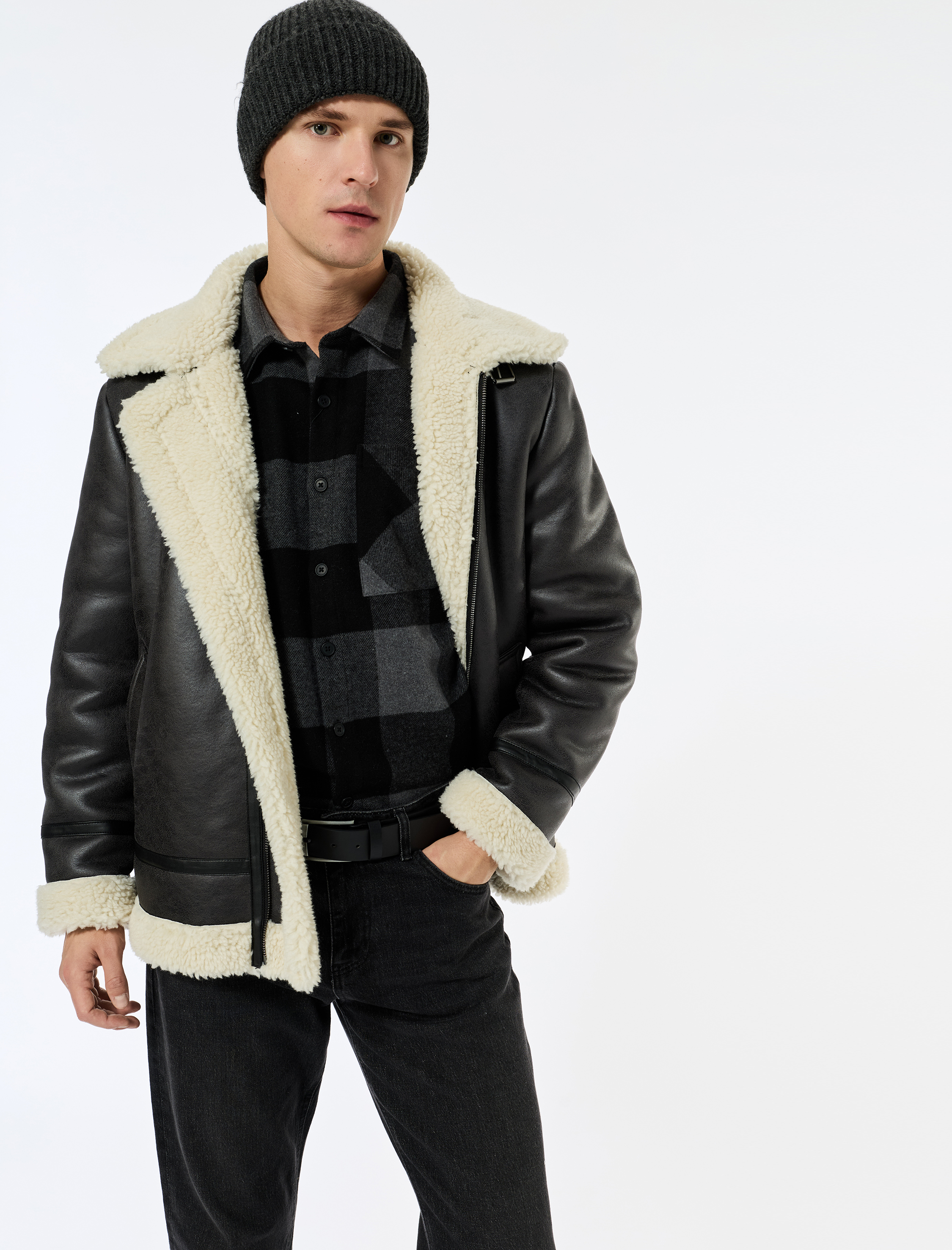   Kapaklı Cepli Çıtçıt Düğme Detaylı Slim Fit İçi Peluş Yaka Suni Süet Ceket