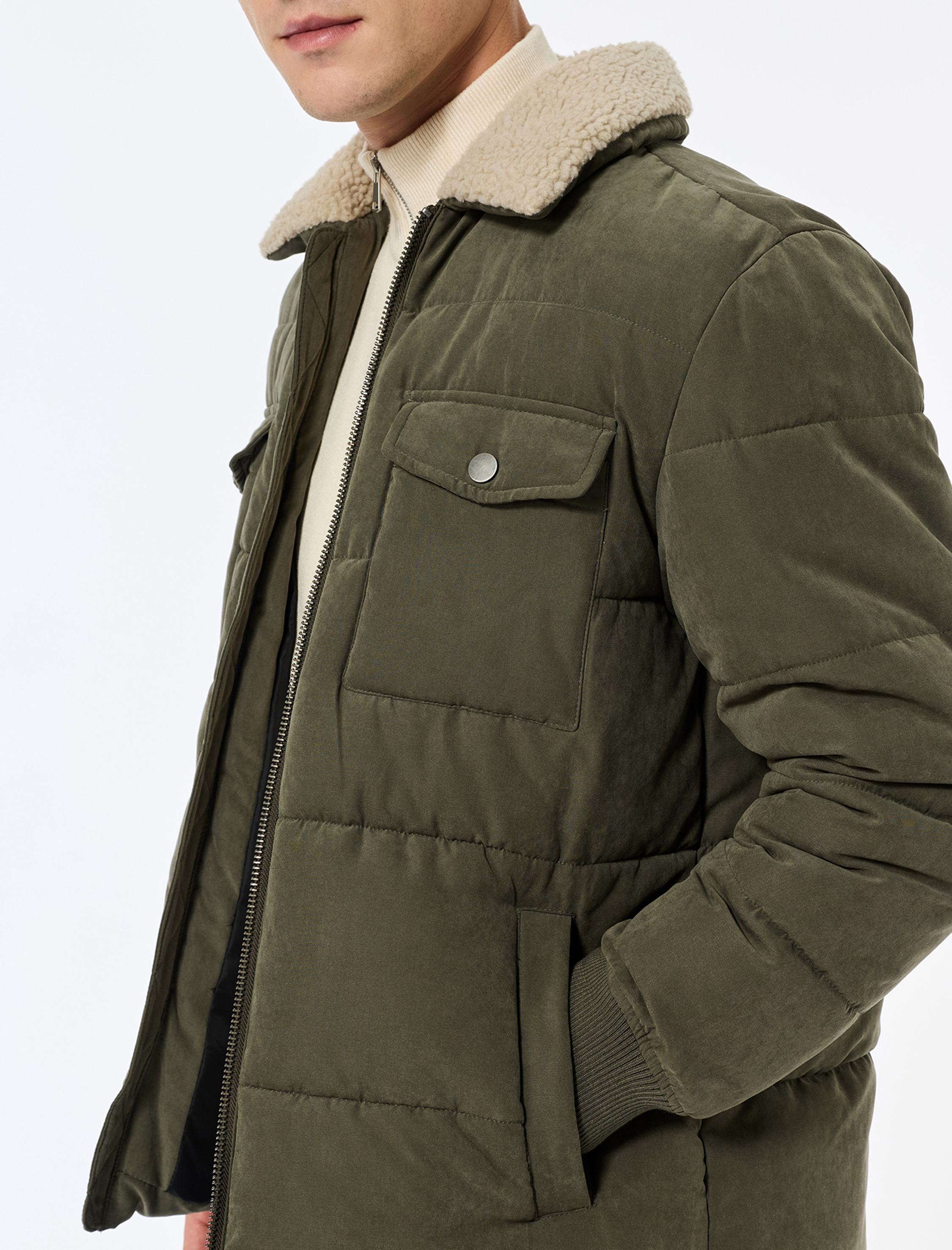   Uzun Kollu Cep Detaylı Fermuarlı Peluş Yaka Kışlık Ceket