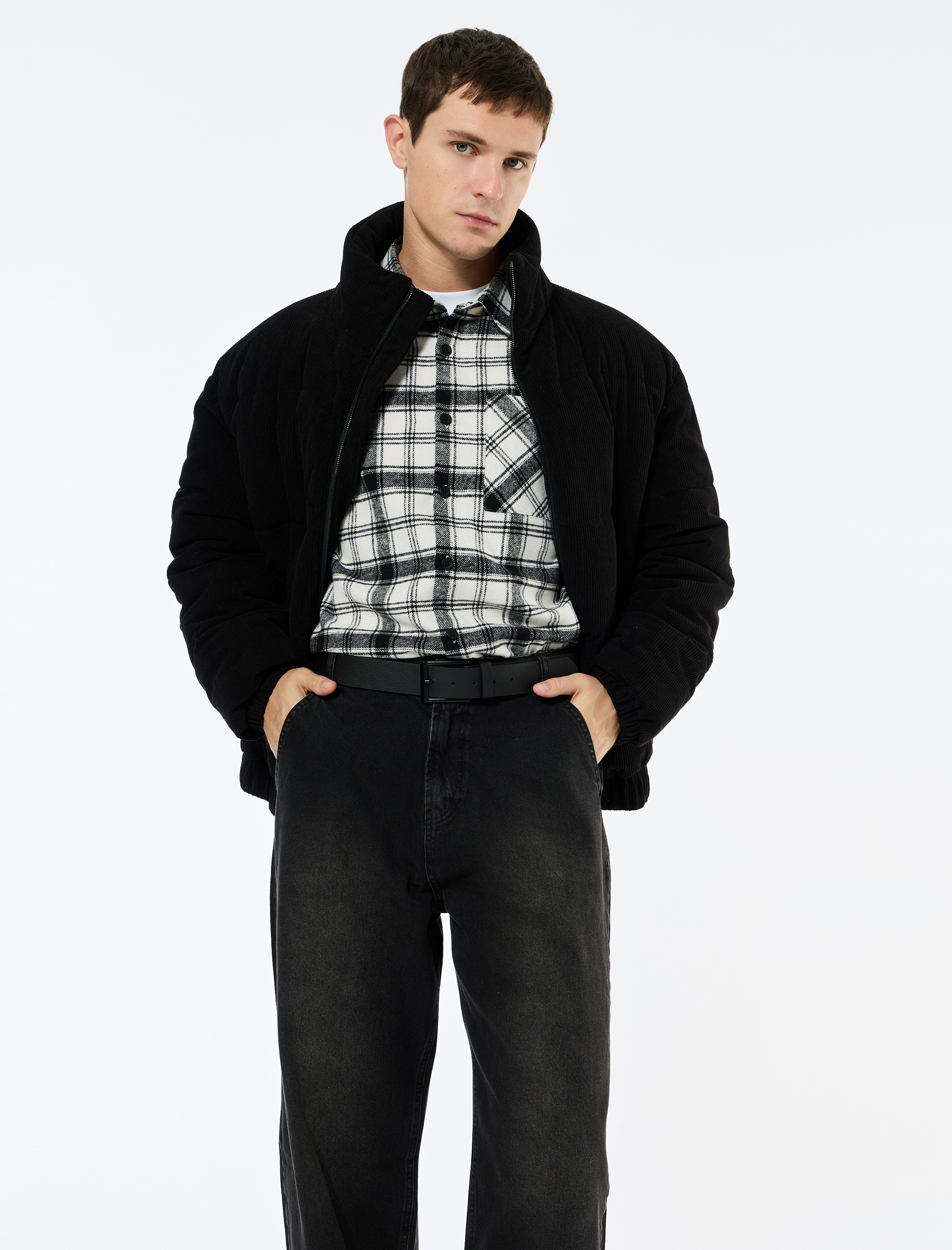   Dik Yaka Uzun Kollu Cep Detaylı Fermuarlı Fitilli Kadife Kışlık Şişme Mont