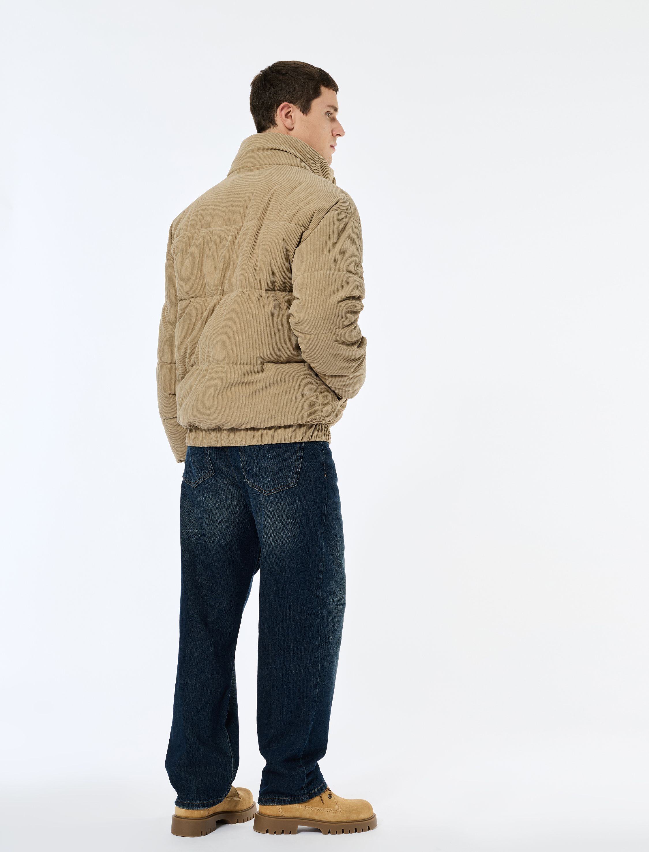   Dik Yaka Uzun Kollu Cep Detaylı Fermuarlı Fitilli Kadife Kışlık Şişme Mont