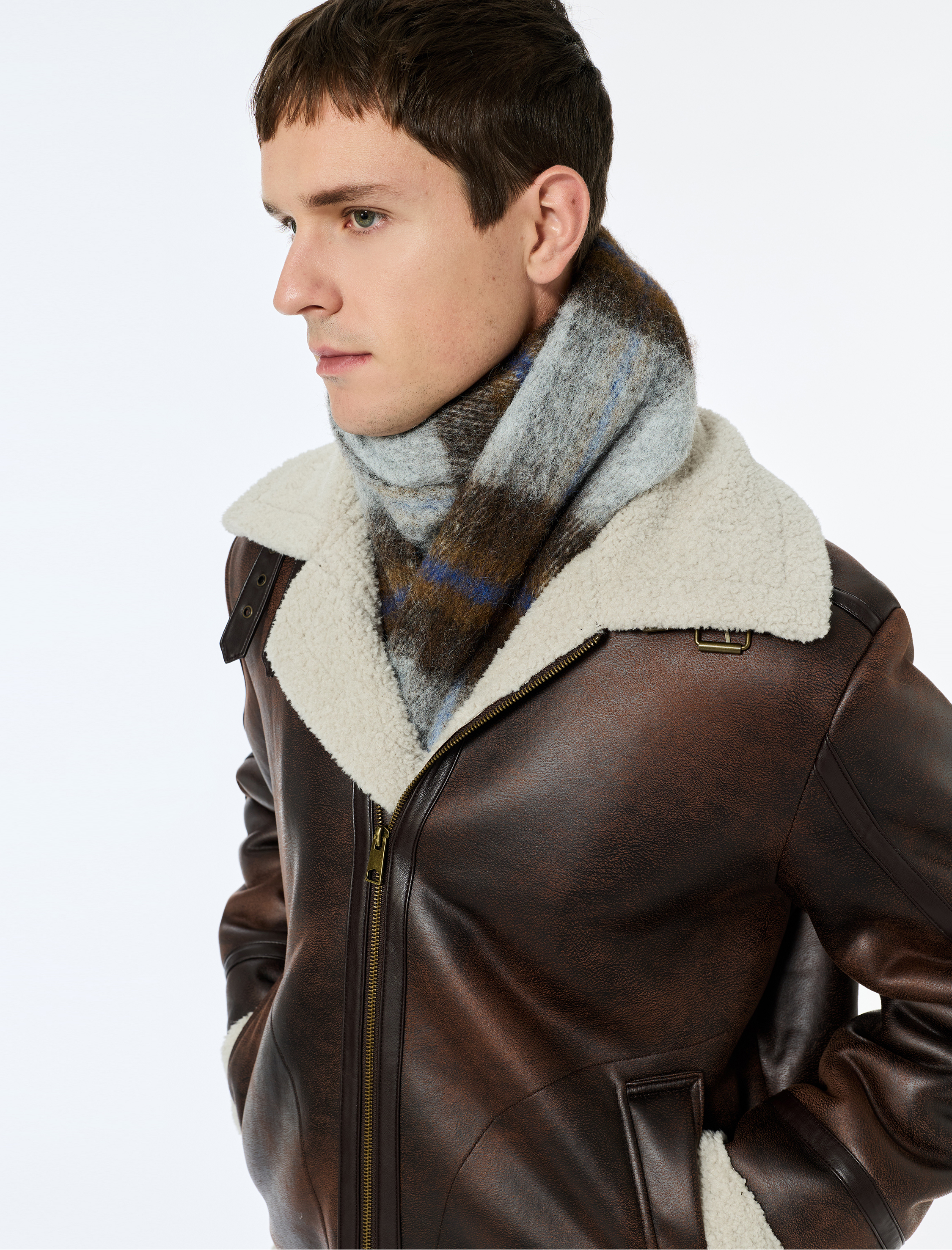   Peluş Yaka Uzun Kollu Cep Detaylı Fermuarlı Kışlık Suni Deri Ceket