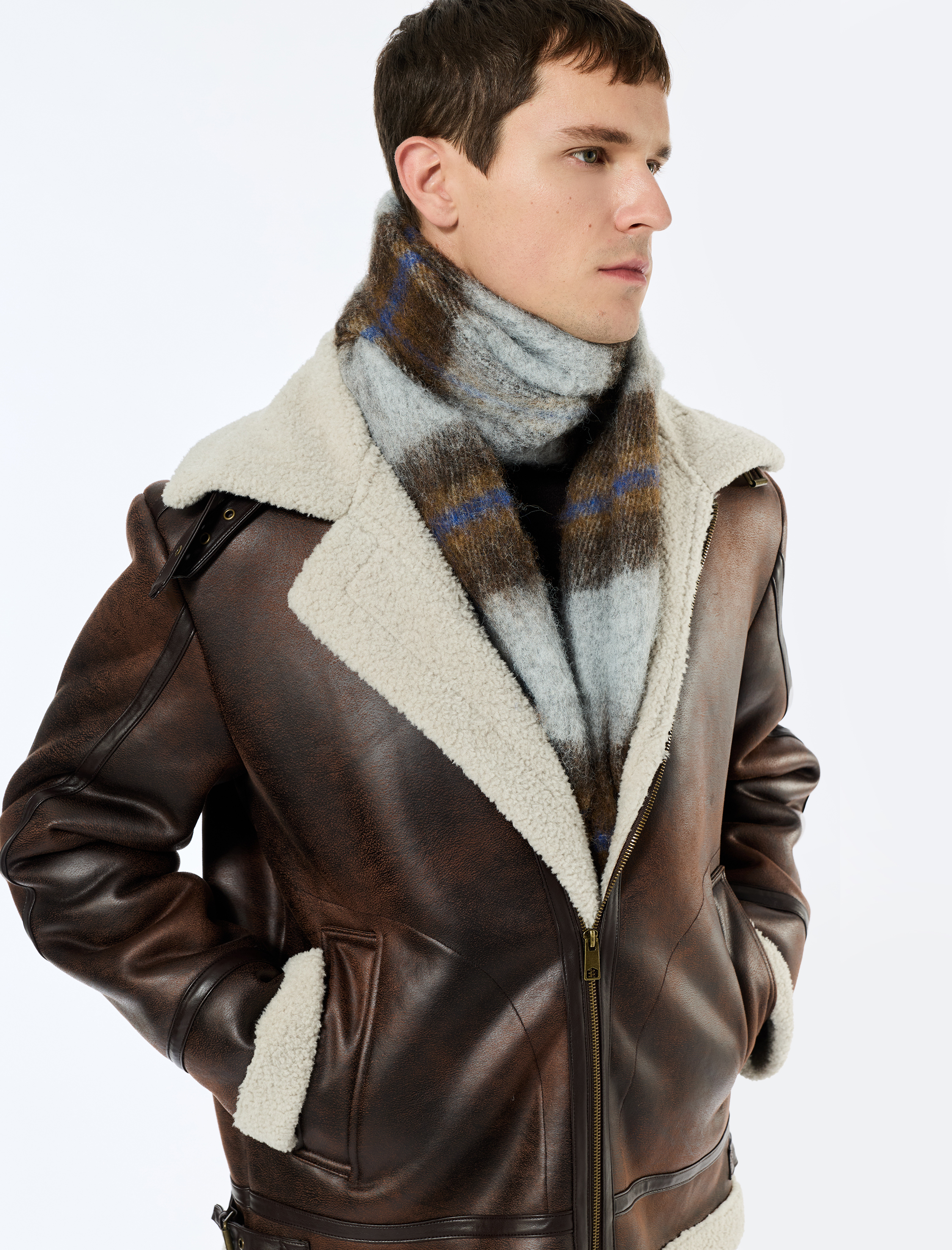   Peluş Yaka Uzun Kollu Cep Detaylı Fermuarlı Kışlık Suni Deri Ceket