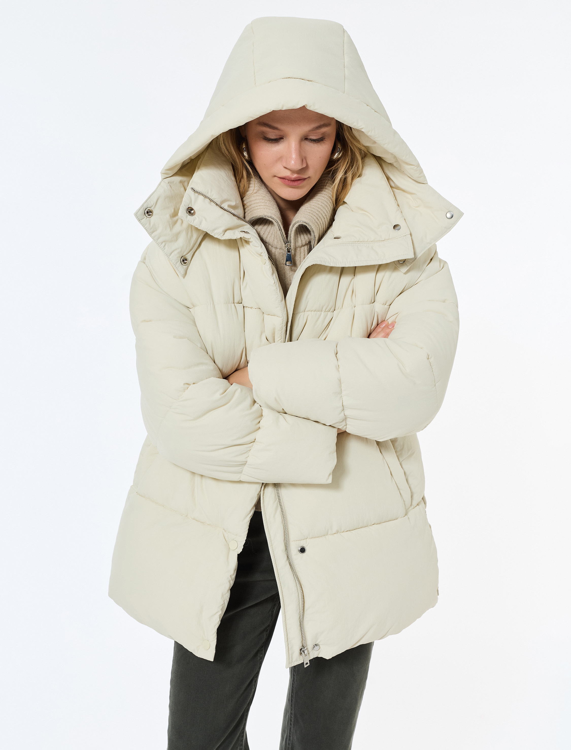   Fermuarlı Cepli Çıkarılabilir Kapüşonlu Uzun Kollu Su İtici Oversize Şişme Mont