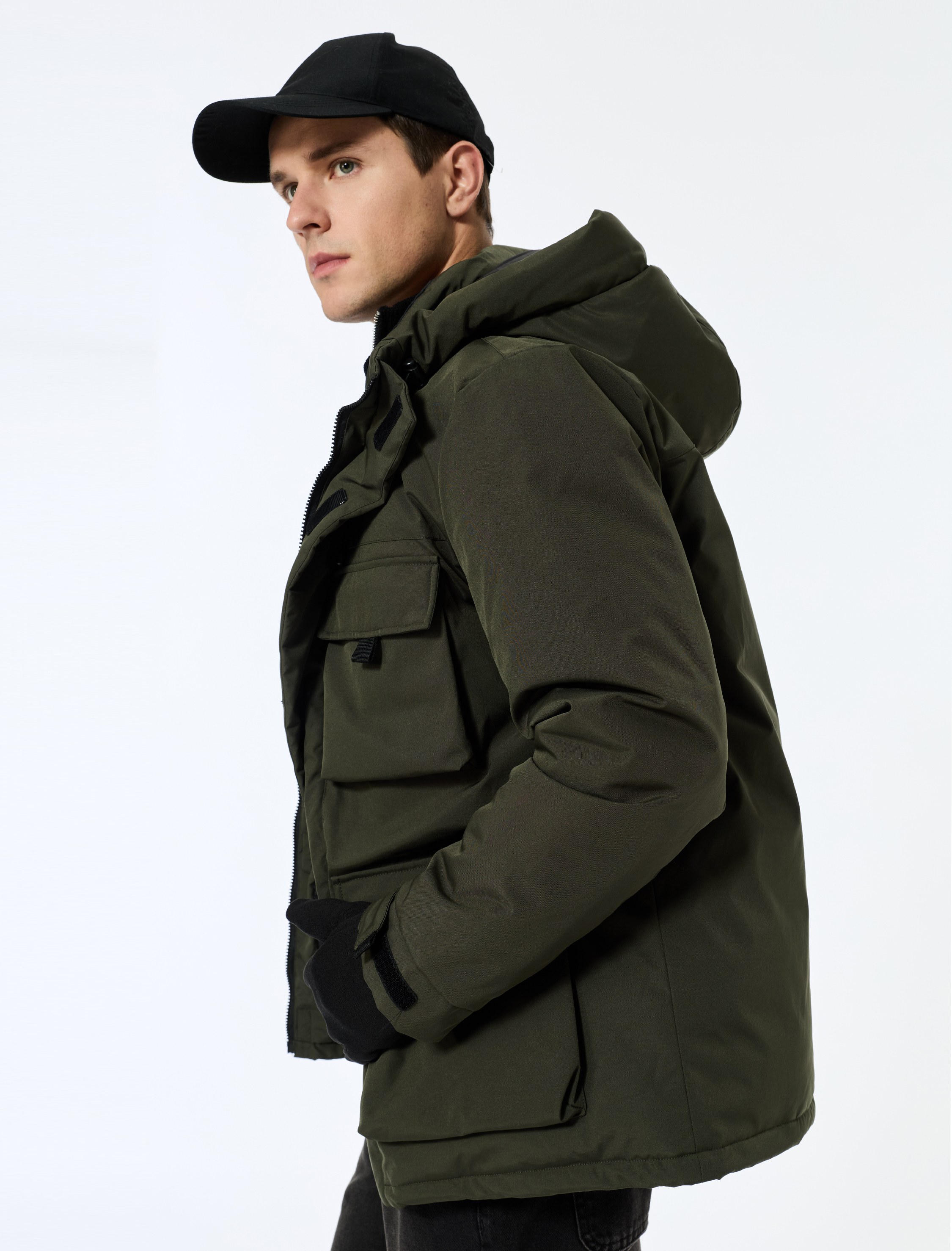   Uzun Kollu Kapaklı Cepli Fermuarlı Kapşonlu Kışlık Parka