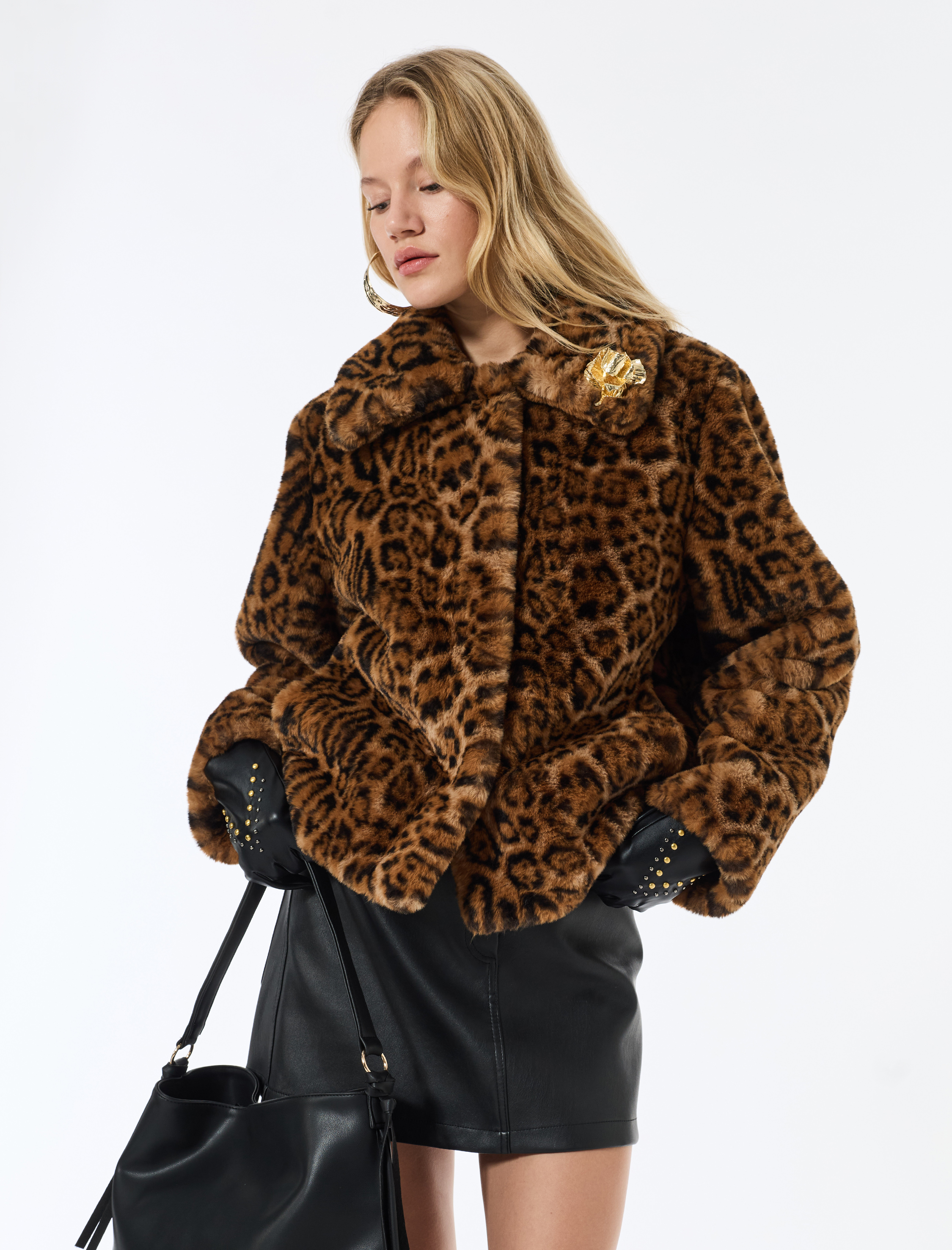   Uzun Kollu Düğmeli Leopar Desenli Suni Kürk Mont