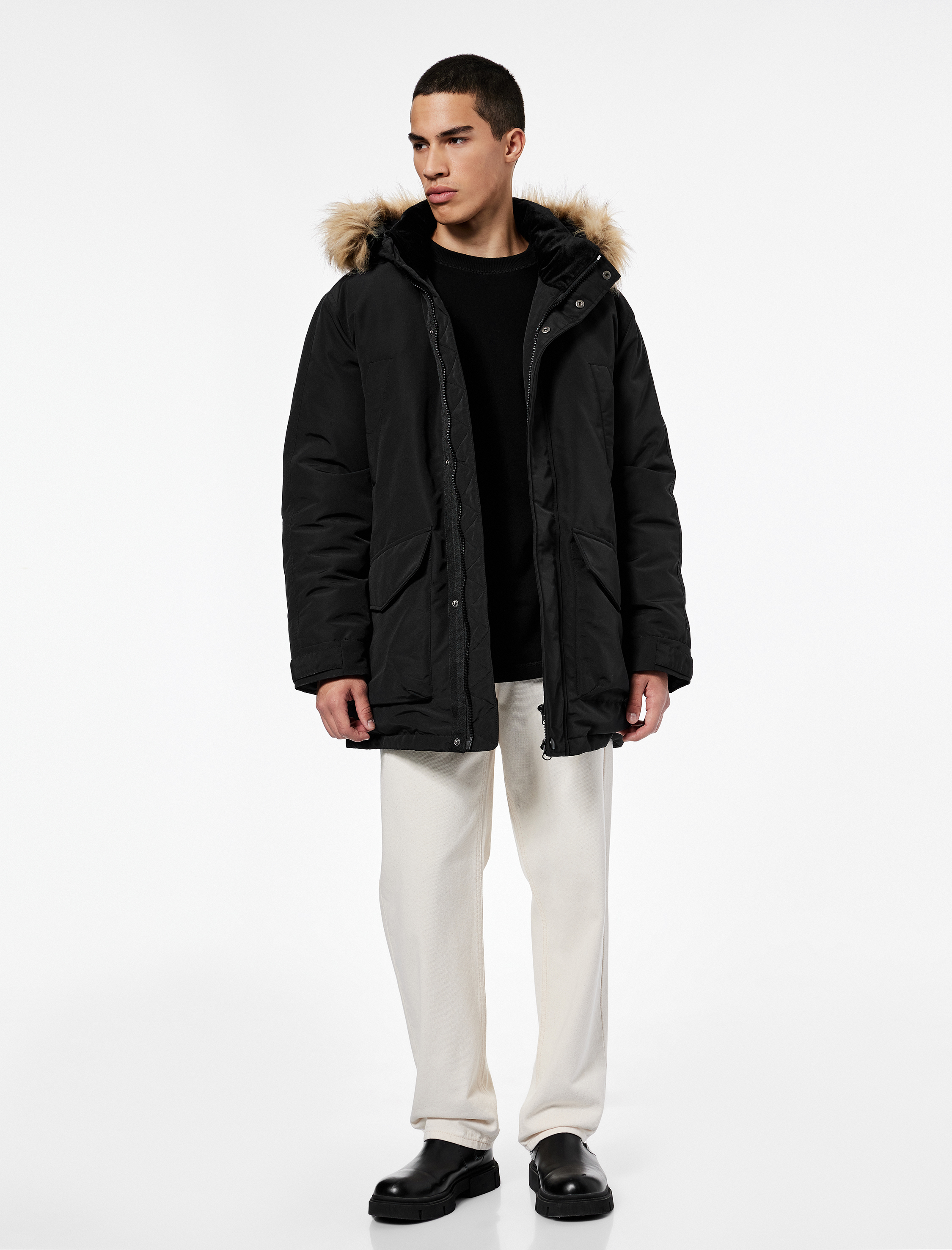   Uzun Kollu Kapaklı Cepli Suni Kürklü Kapşonlu Parka