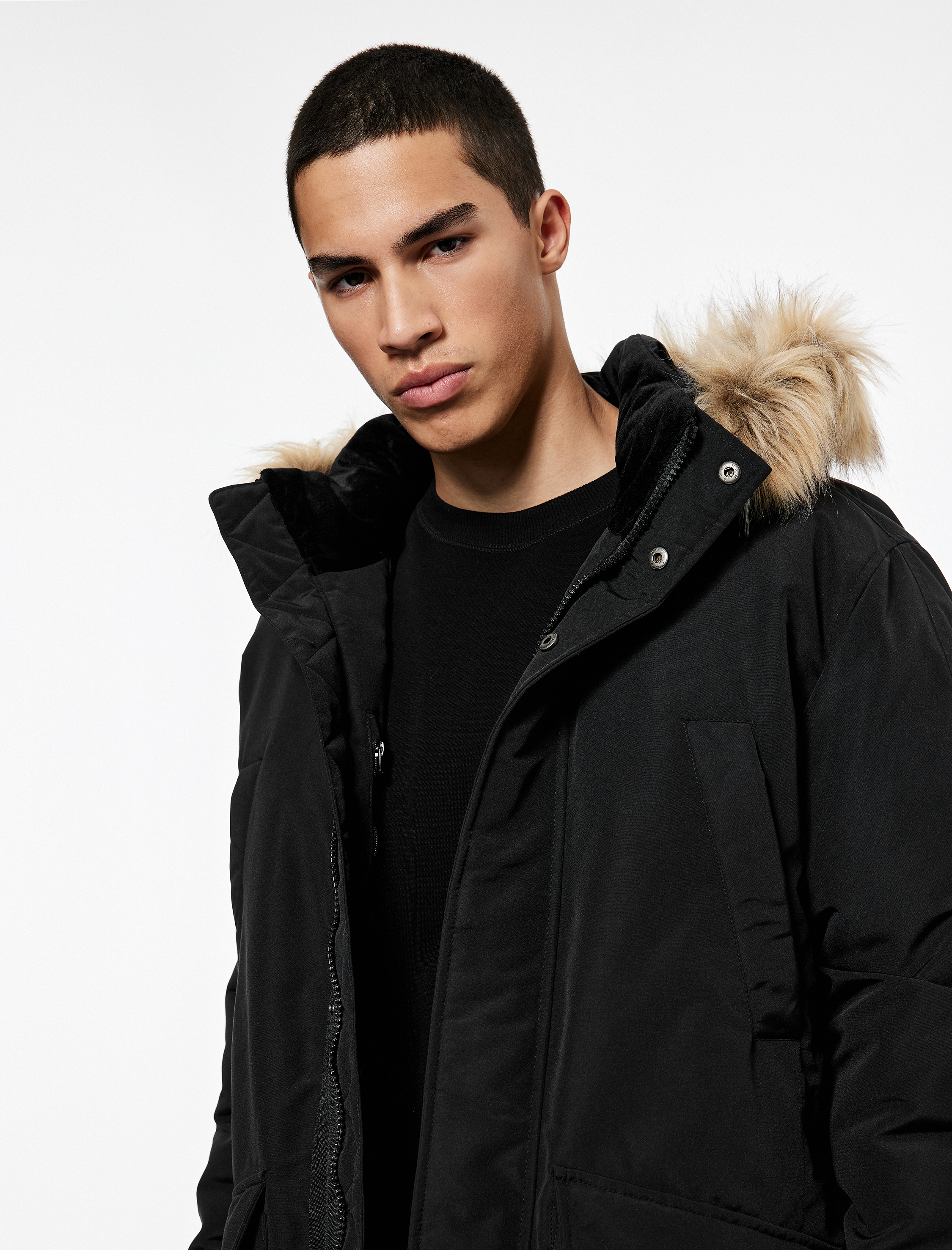   Uzun Kollu Kapaklı Cepli Suni Kürklü Kapşonlu Parka