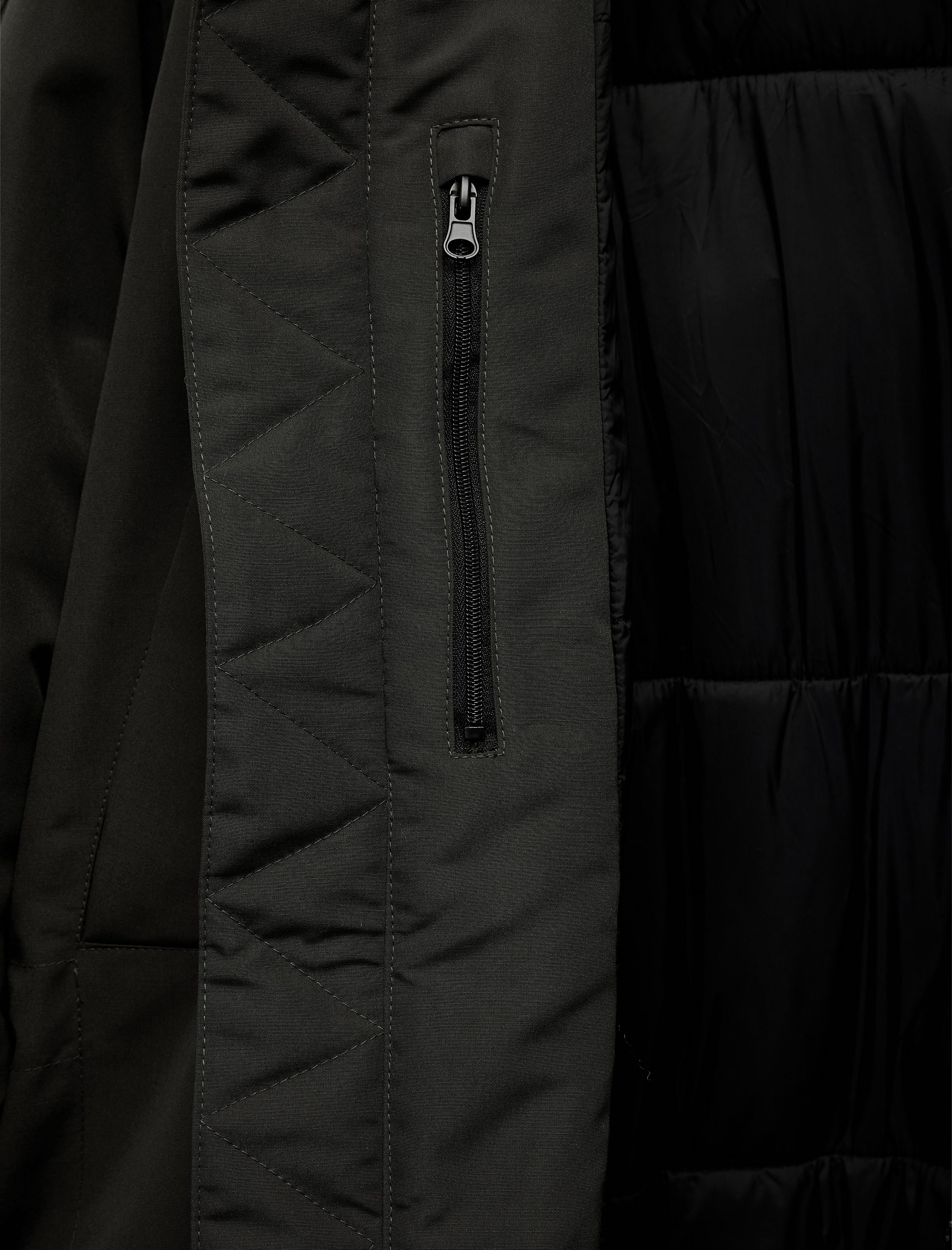   Uzun Kollu Kapaklı Cepli Suni Kürklü Kapşonlu Parka