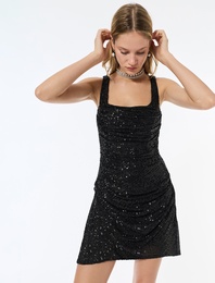 Payetli Kolsuz Degaje Yaka Drapeli Mini Abiye Elbise