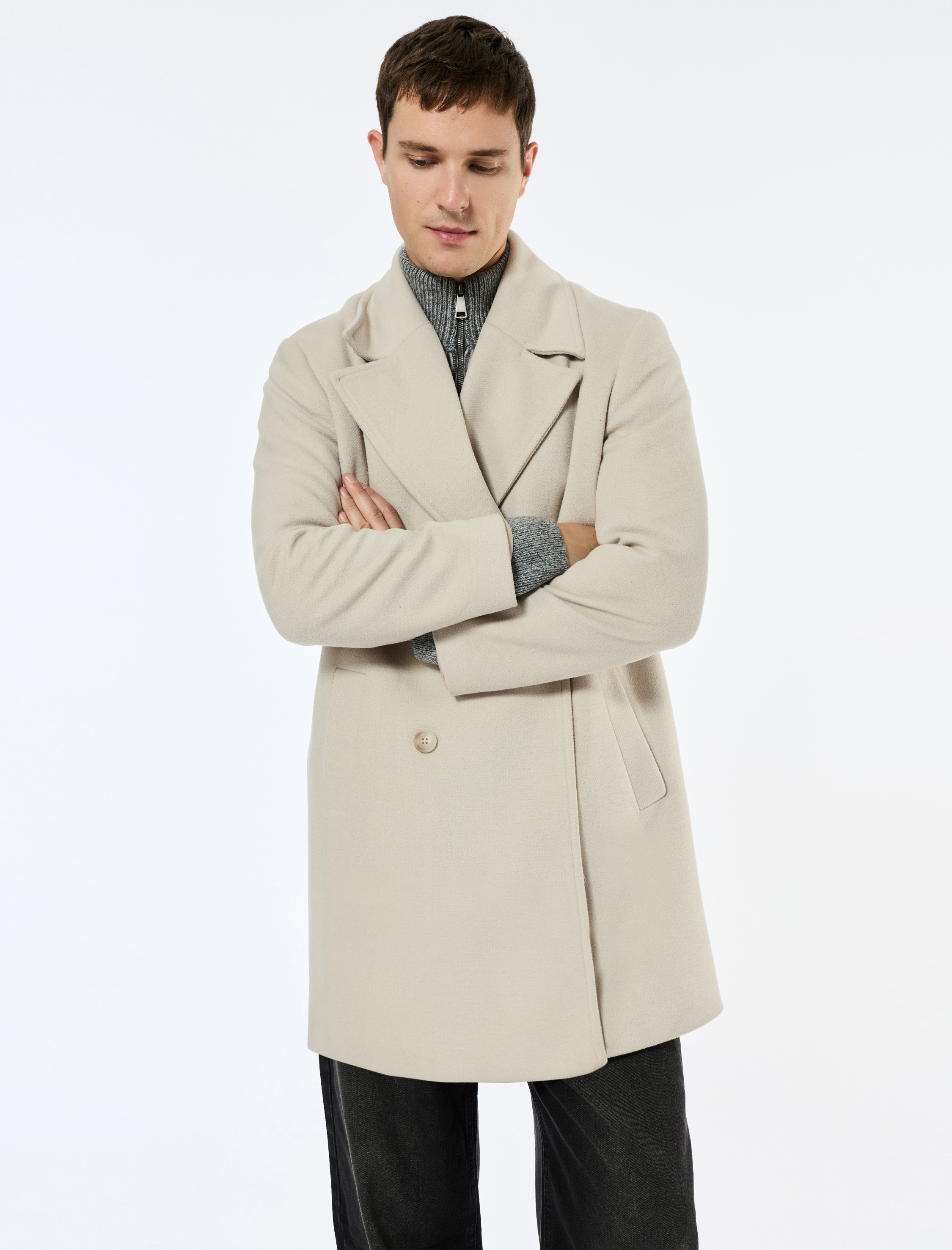   Uzun Kollu Cepli Düğmeli Kruvaze Yaka Uzun Kaşe Kaban