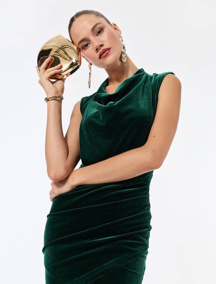  Kolsuz Degaje Yaka Asimetrik Kesim Kadife Mini Elbise