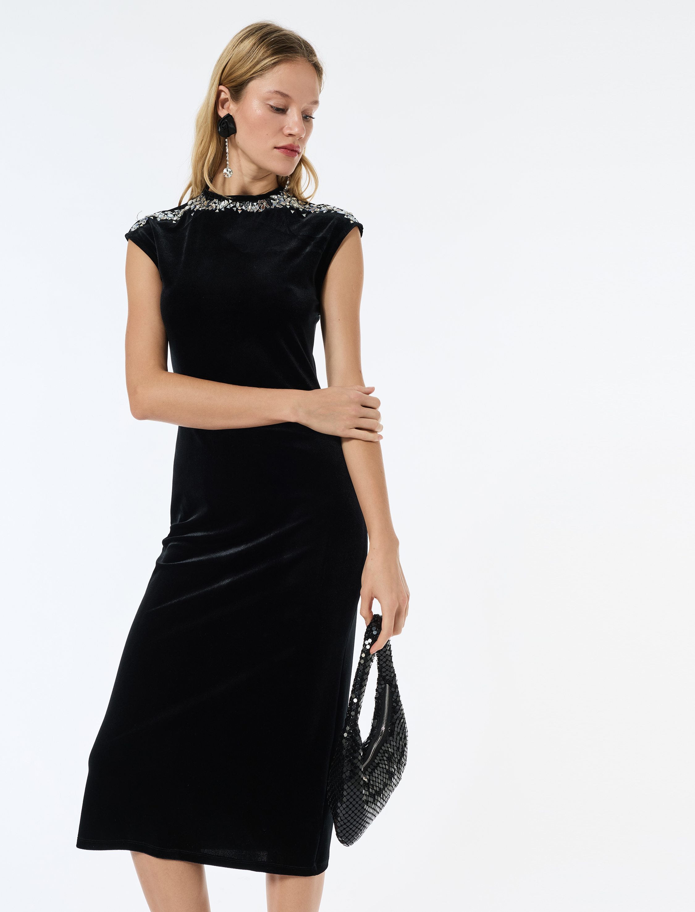   Hafif Dik Yaka Kolsuz Midi Boy Taşlı Kadife Elbise