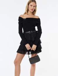 Uzun Kollu Aksesuar Detaylı Omzu Açık Triko Kazak