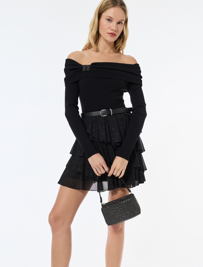  Uzun Kollu Aksesuar Detaylı Omzu Açık Triko Kazak