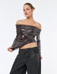 Uzun Kollu Drapeli Metalik Parlak Omzu Açık Bluz