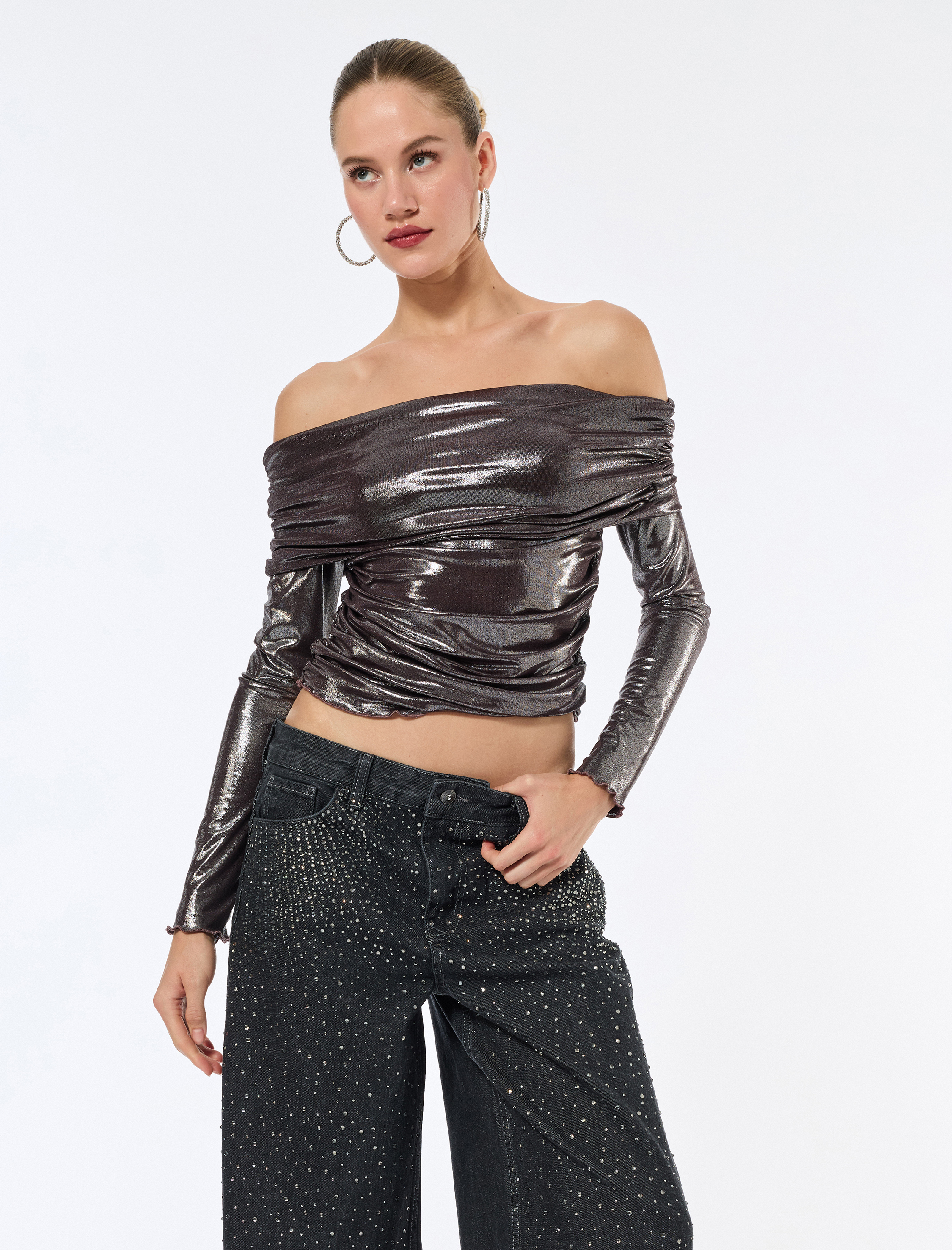   Uzun Kollu Drapeli Metalik Parlak Omzu Açık Bluz