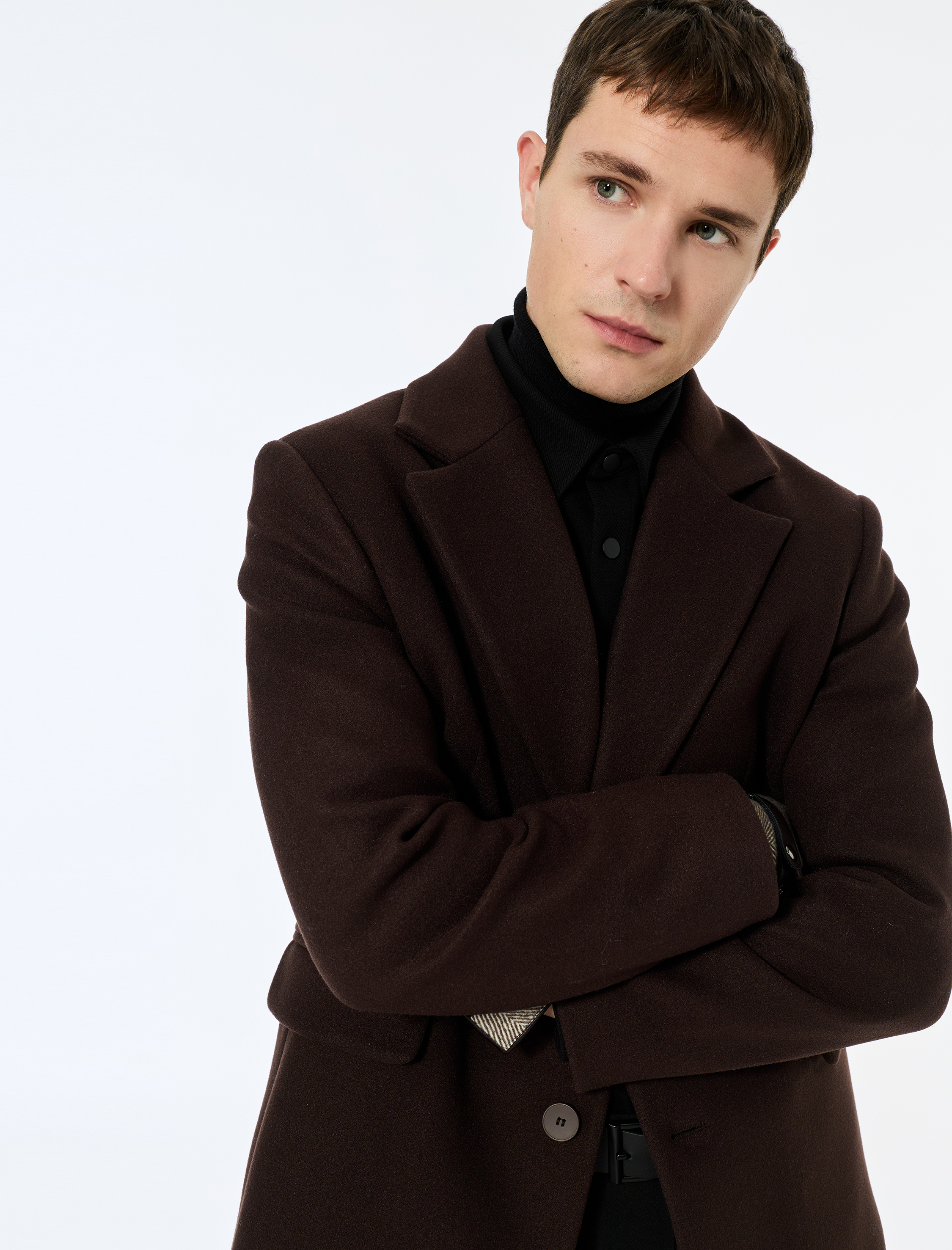   Uzun Kollu Kapaklı Cepli Düğmeli Mono Yaka Kaşe Kaban