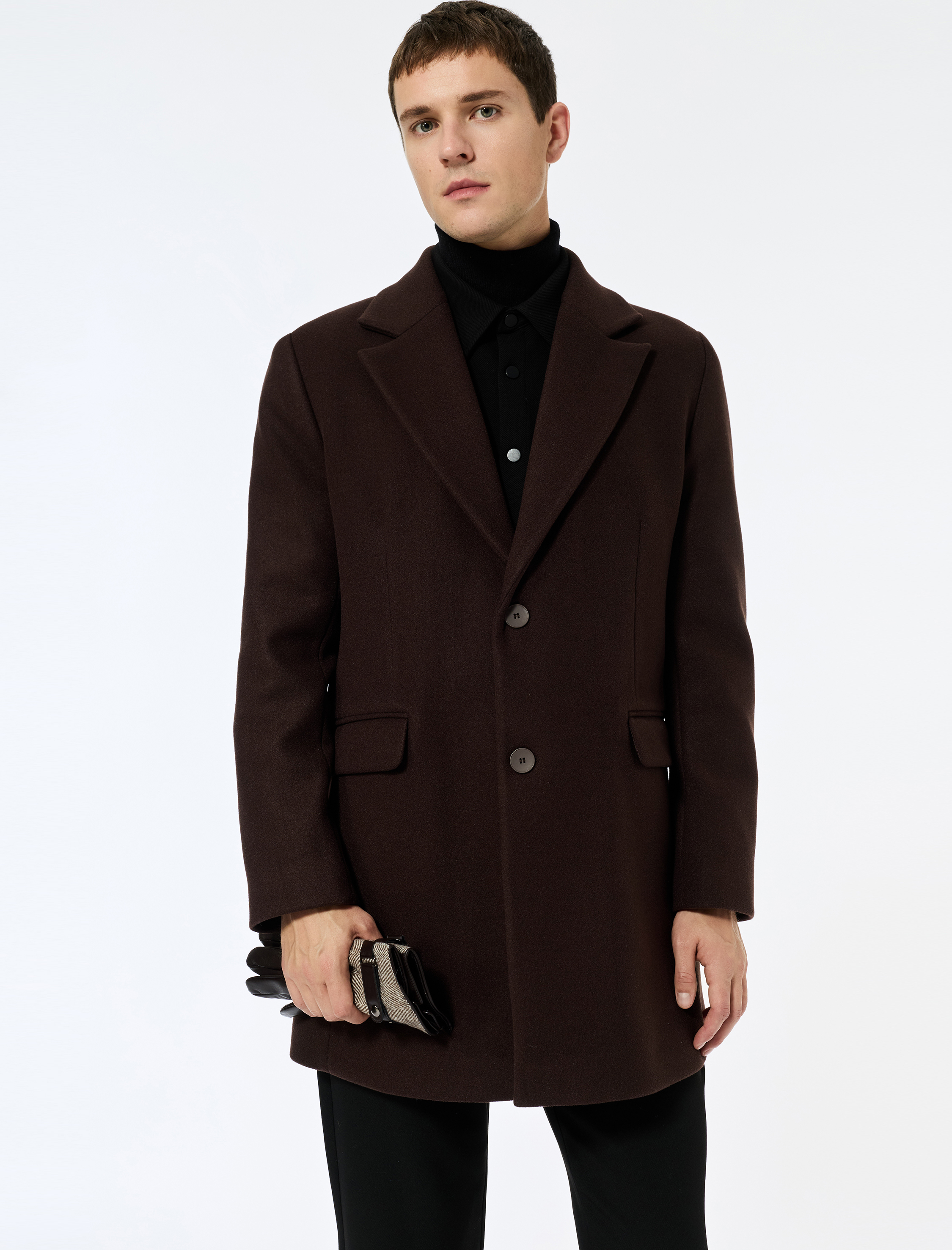   Uzun Kollu Kapaklı Cepli Düğmeli Mono Yaka Kaşe Kaban