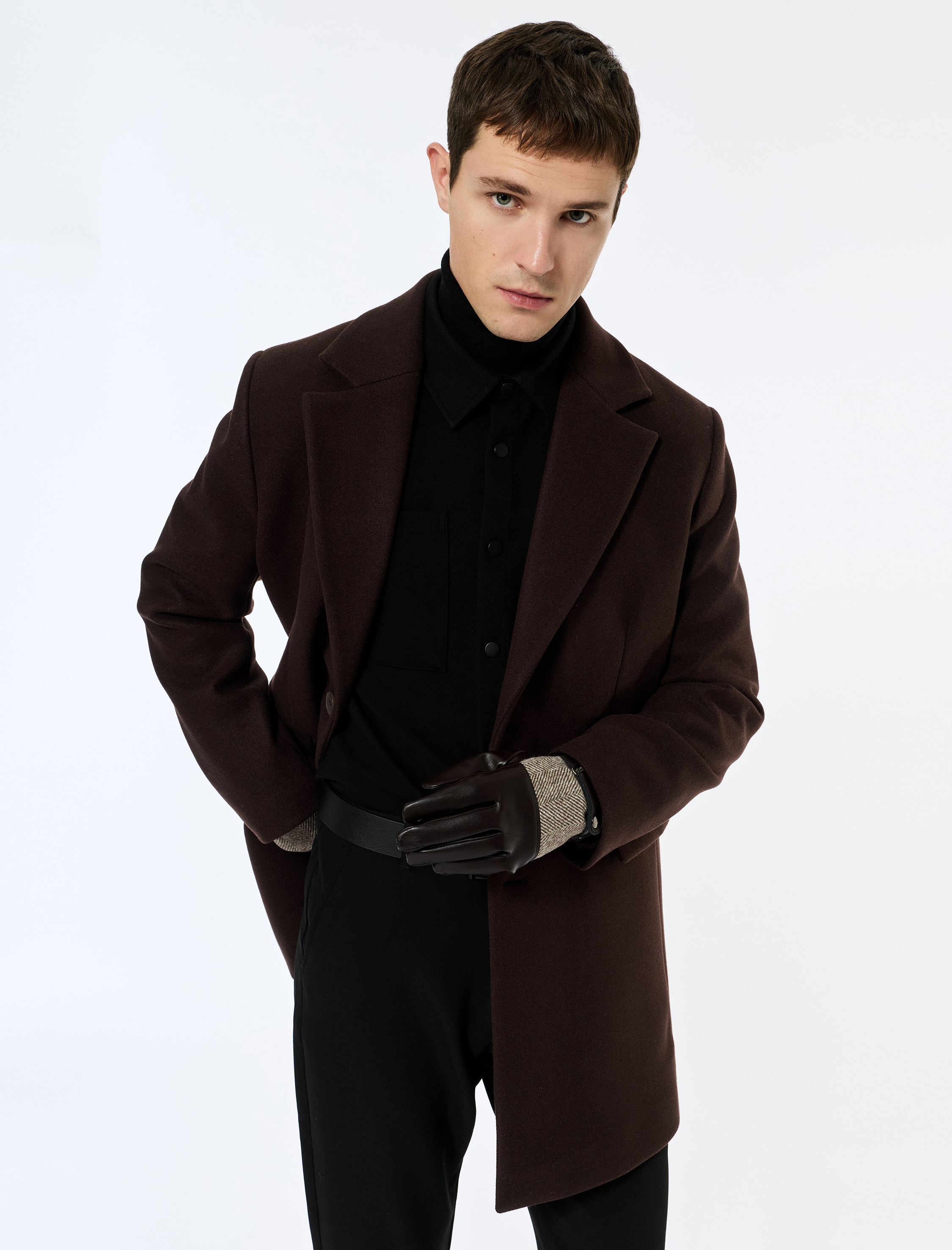   Uzun Kollu Kapaklı Cepli Düğmeli Mono Yaka Kaşe Kaban