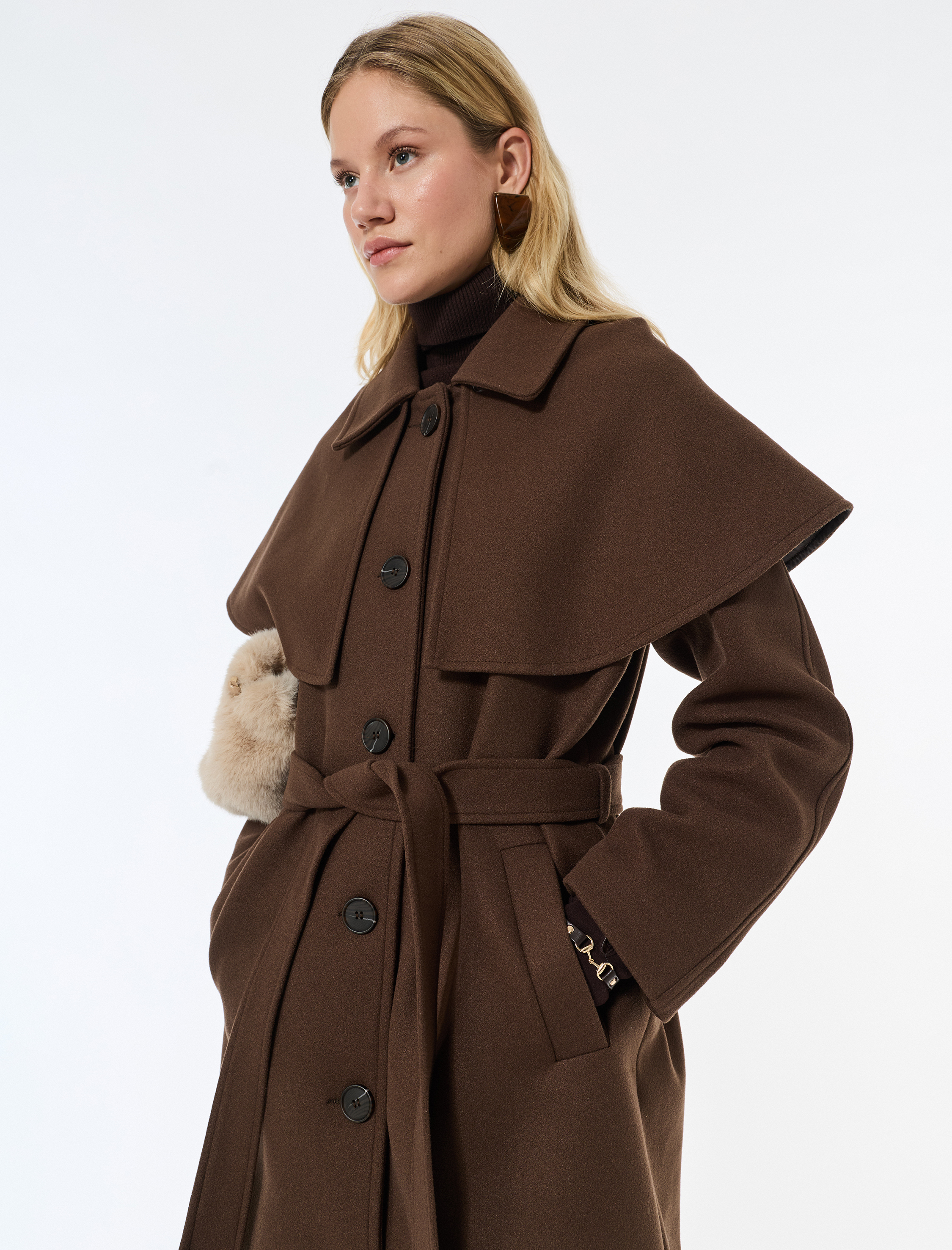   Pelerin Yaka Kaban Kaşe Kemerli Cepli Düğmeli Uzun Kollu