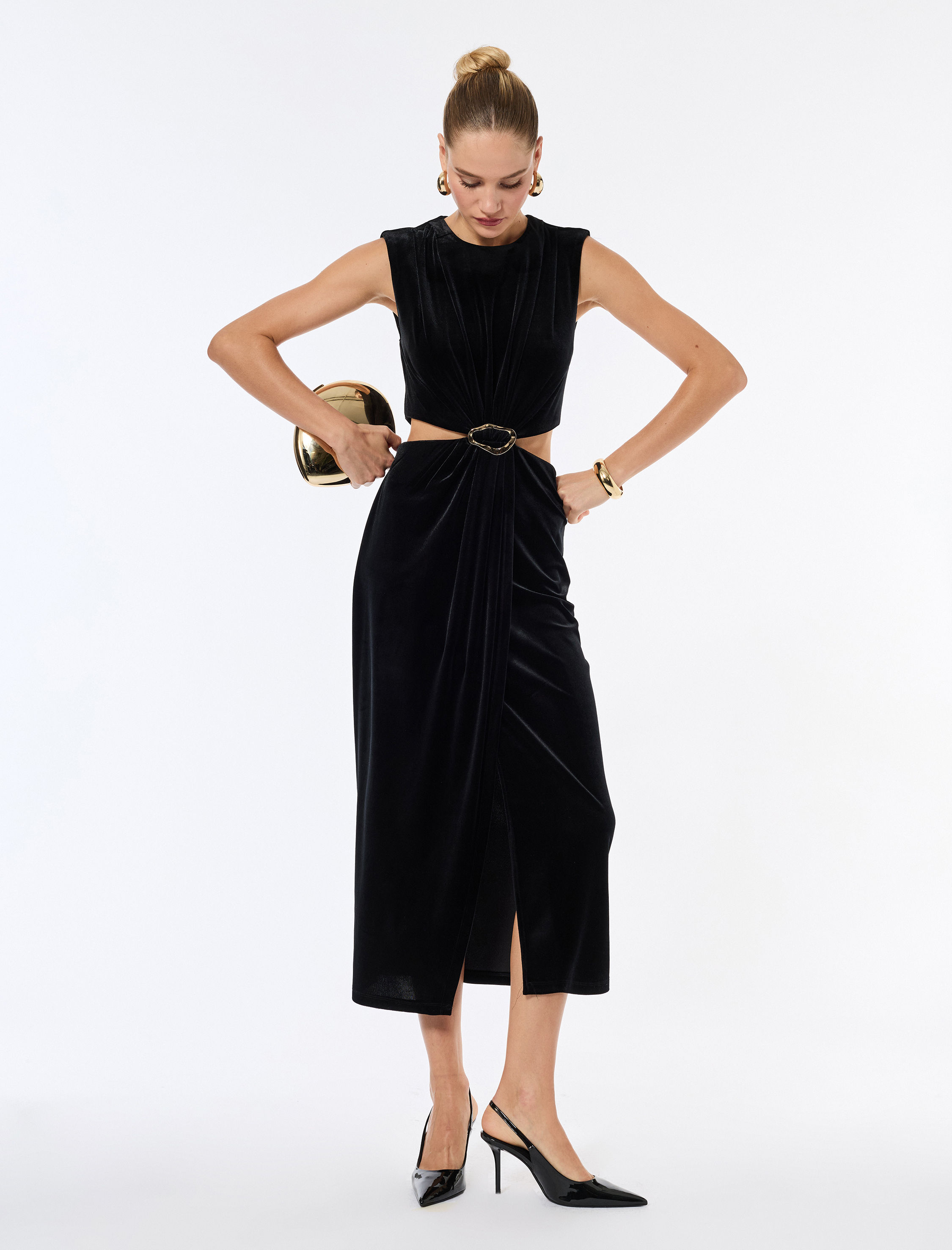   Pencere Detaylı Kolsuz Bisiklet Yaka Metal Aksesuarlı Kadife Uzun Elbise