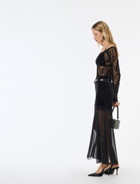 Slim Fit Kayık Yaka Uzun Kollu Transparan Dantel Tişört
