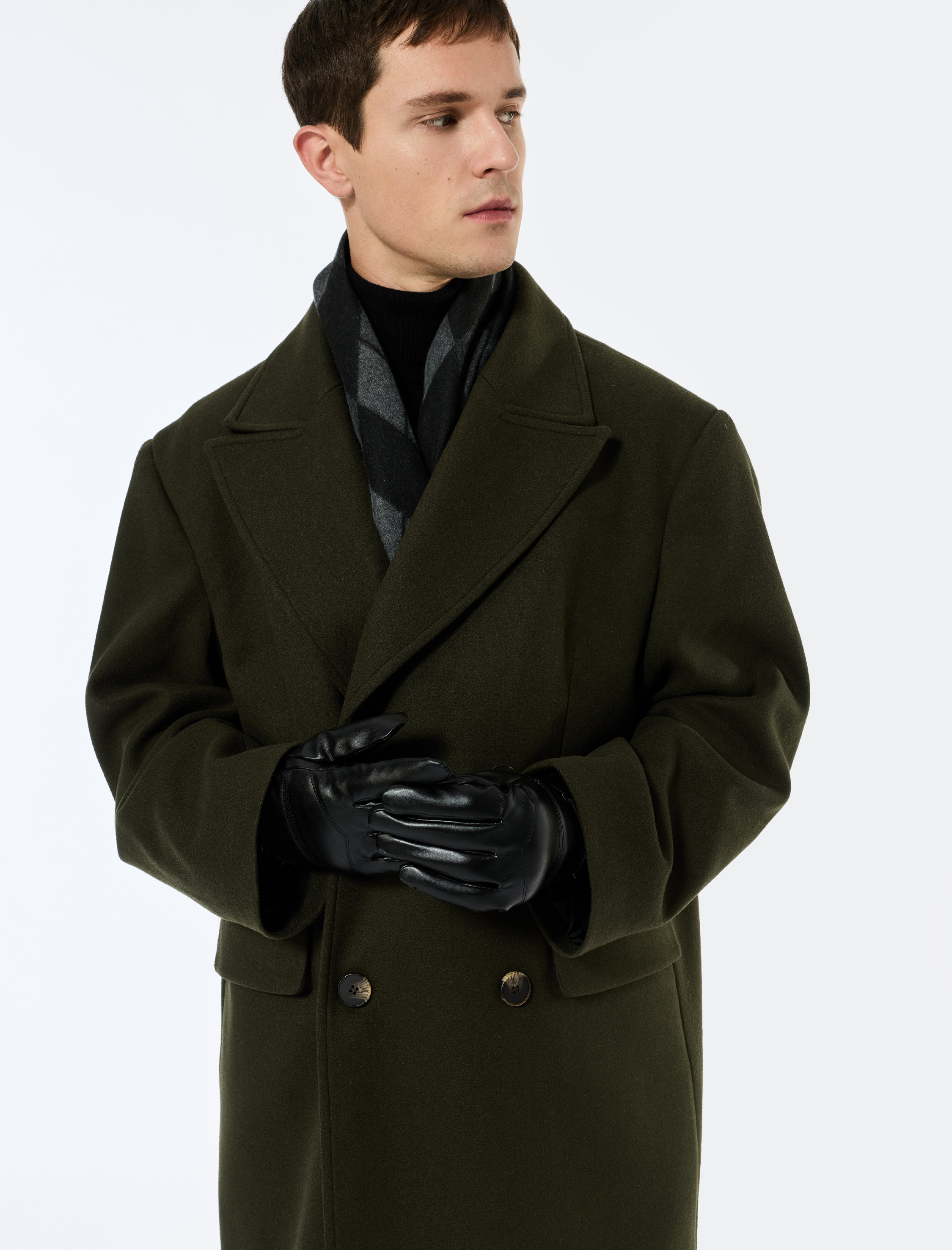   Uzun Kollu Kapaklı Cepli Düğmeli Kruvaze Yaka Kaşe Kaban