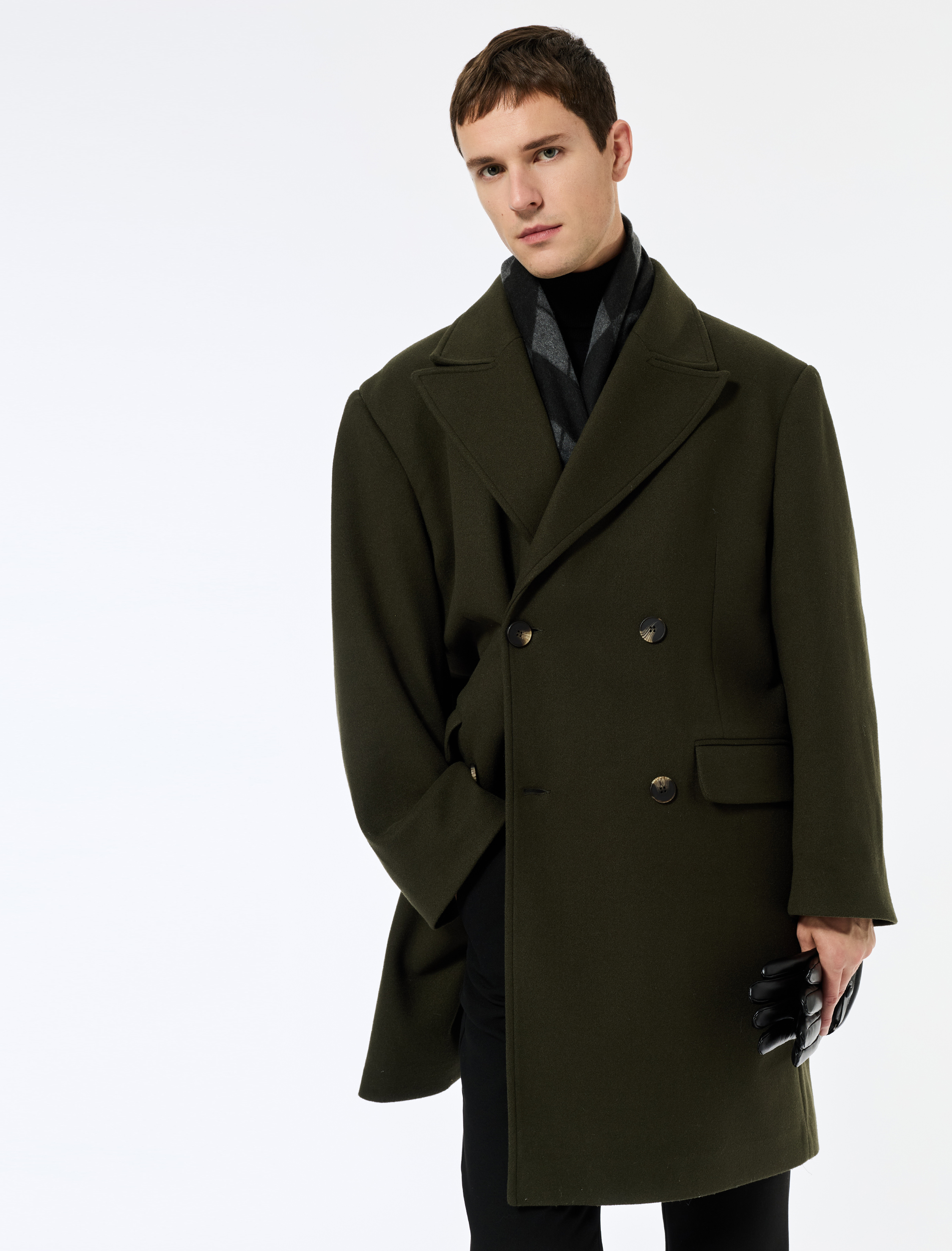   Uzun Kollu Kapaklı Cepli Düğmeli Kruvaze Yaka Kaşe Kaban