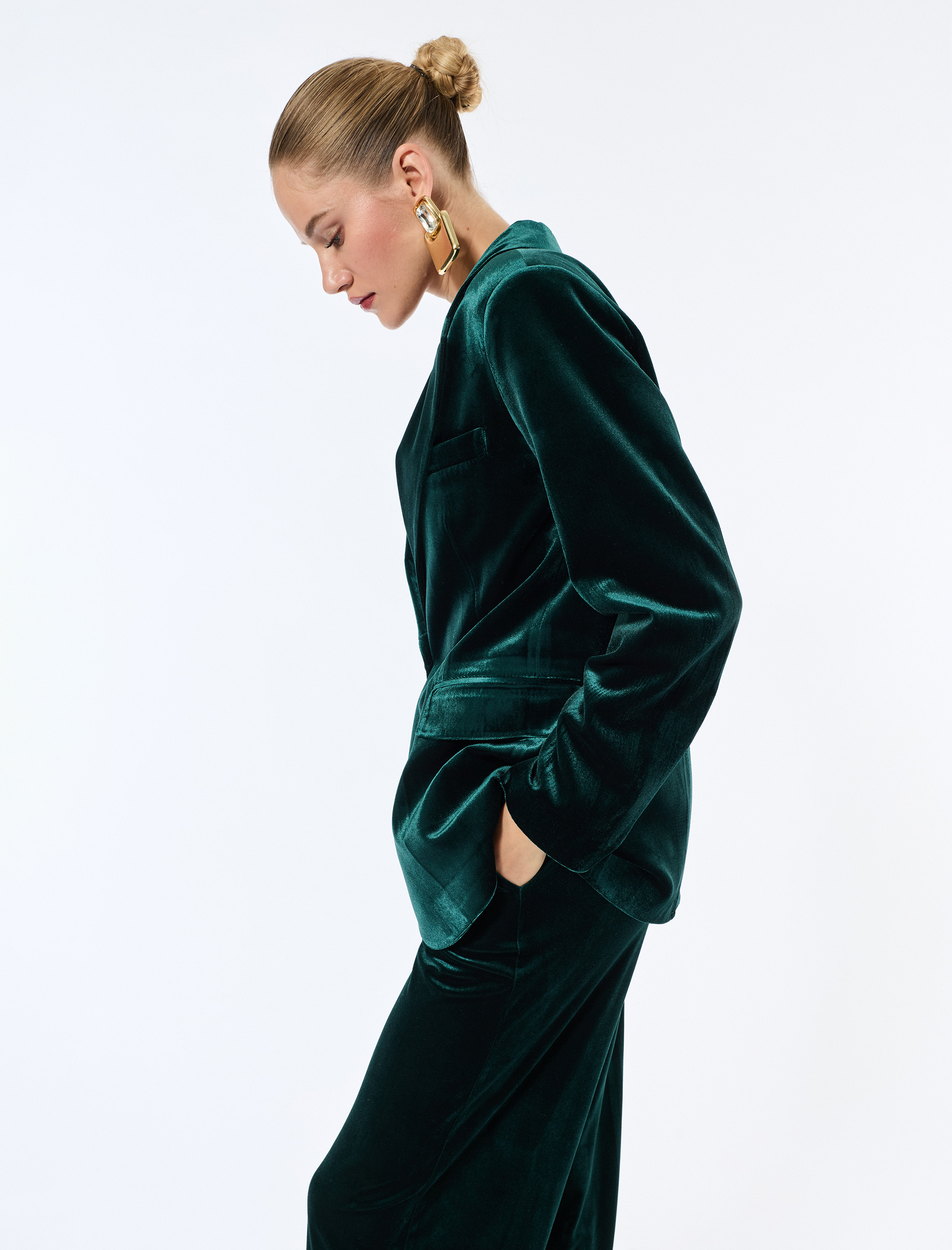   Uzun Kollu Düğmeli Cepli Kadife Blazer Ceket