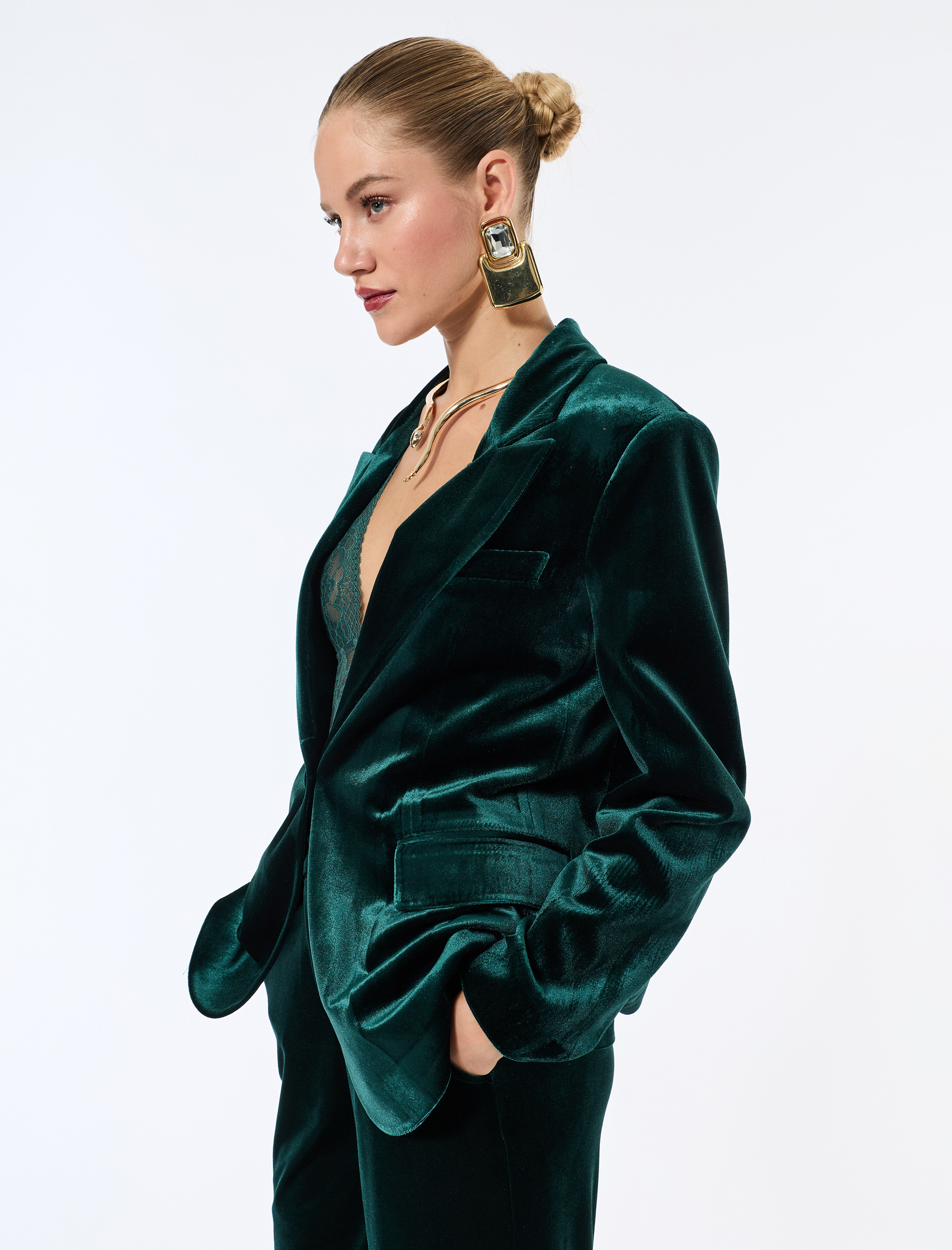   Uzun Kollu Düğmeli Cepli Kadife Blazer Ceket