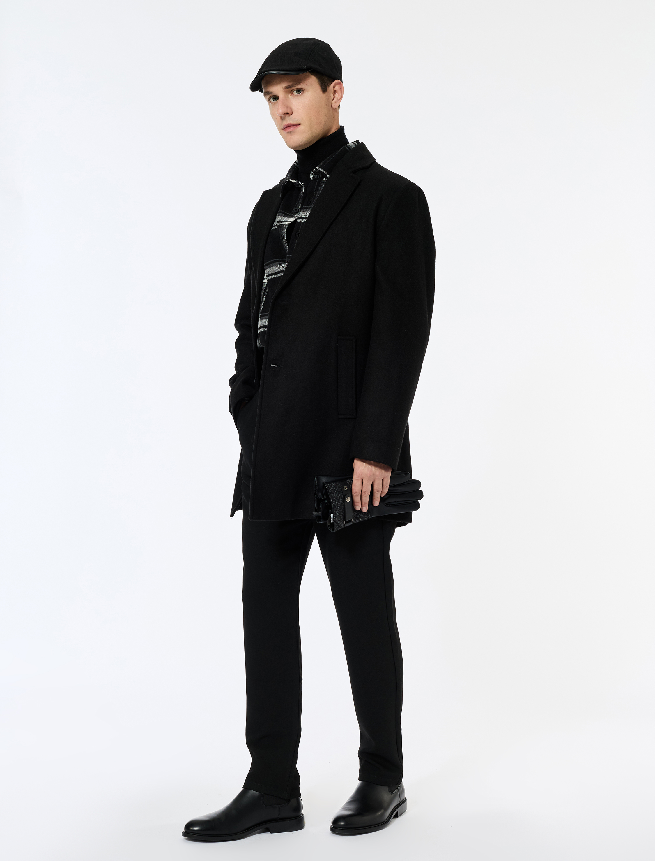   Uzun Kollu Cepli Kruvaze Yaka Kaşe Kaban