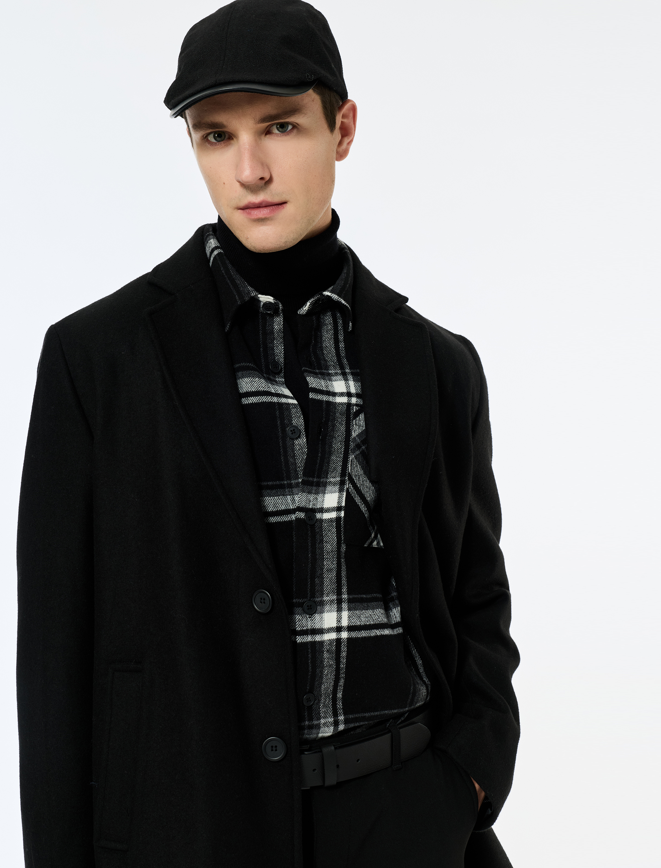   Uzun Kollu Cepli Kruvaze Yaka Kaşe Kaban