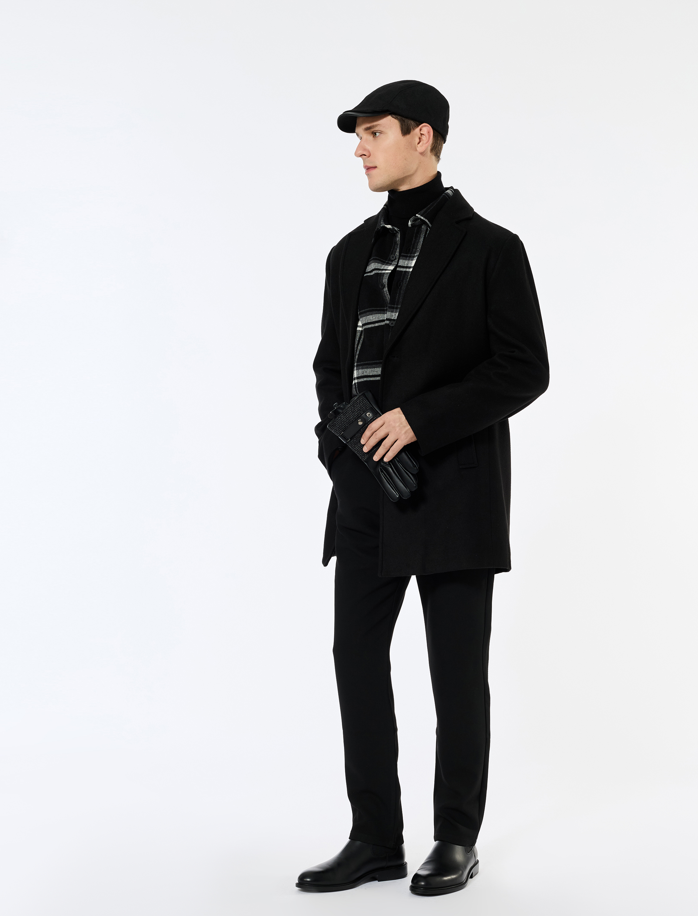   Uzun Kollu Cepli Kruvaze Yaka Kaşe Kaban