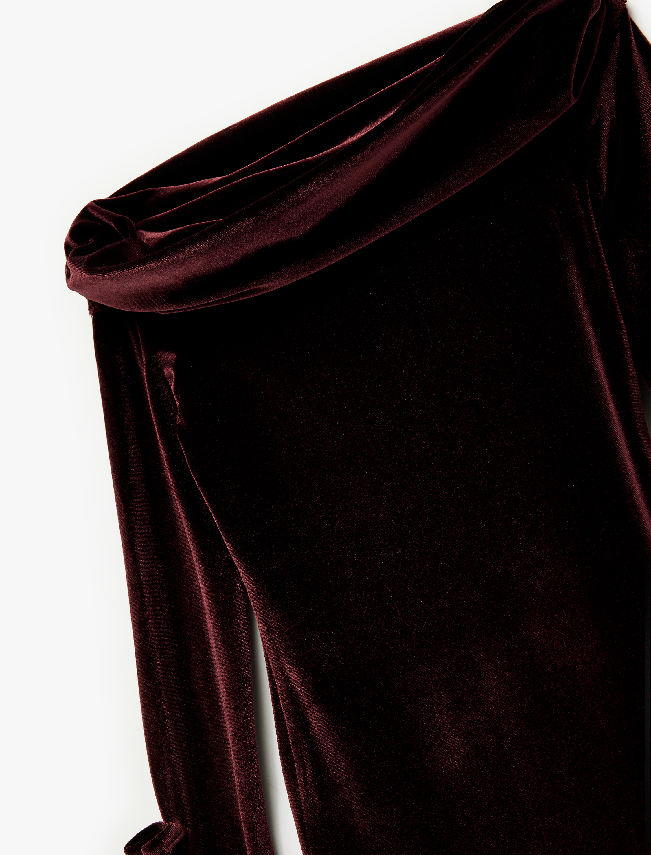  Kız Çocuk Fiyonk Detaylı Uzun Kollu Düşük Omuz Askılı Kadife Yılbaşı Elbisesi