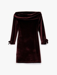 Fiyonk Detaylı Uzun Kollu Düşük Omuz Askılı Kadife Yılbaşı Elbisesi