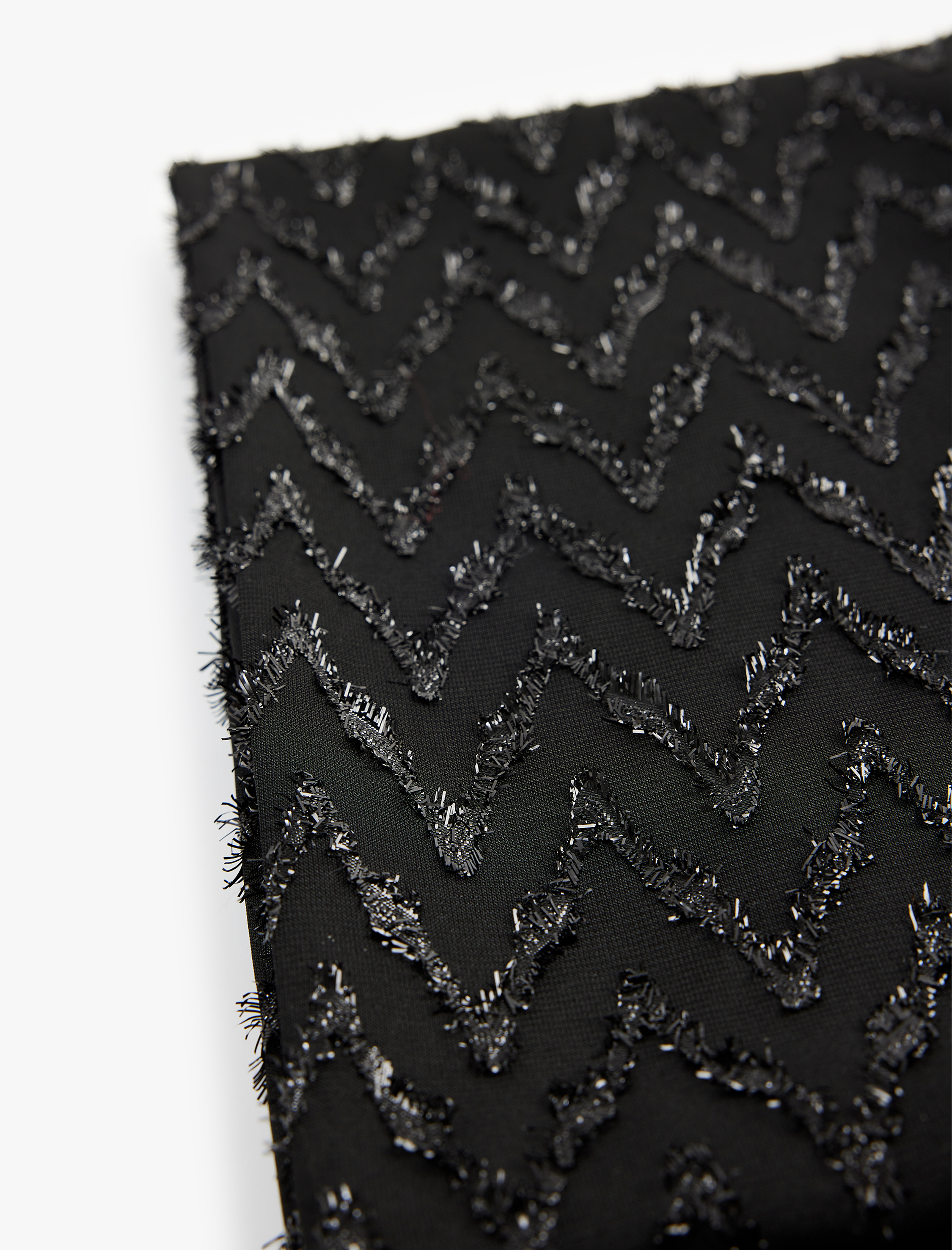  Kadın Püsküllü Zikzak Desenli Simli Uzun Atkı