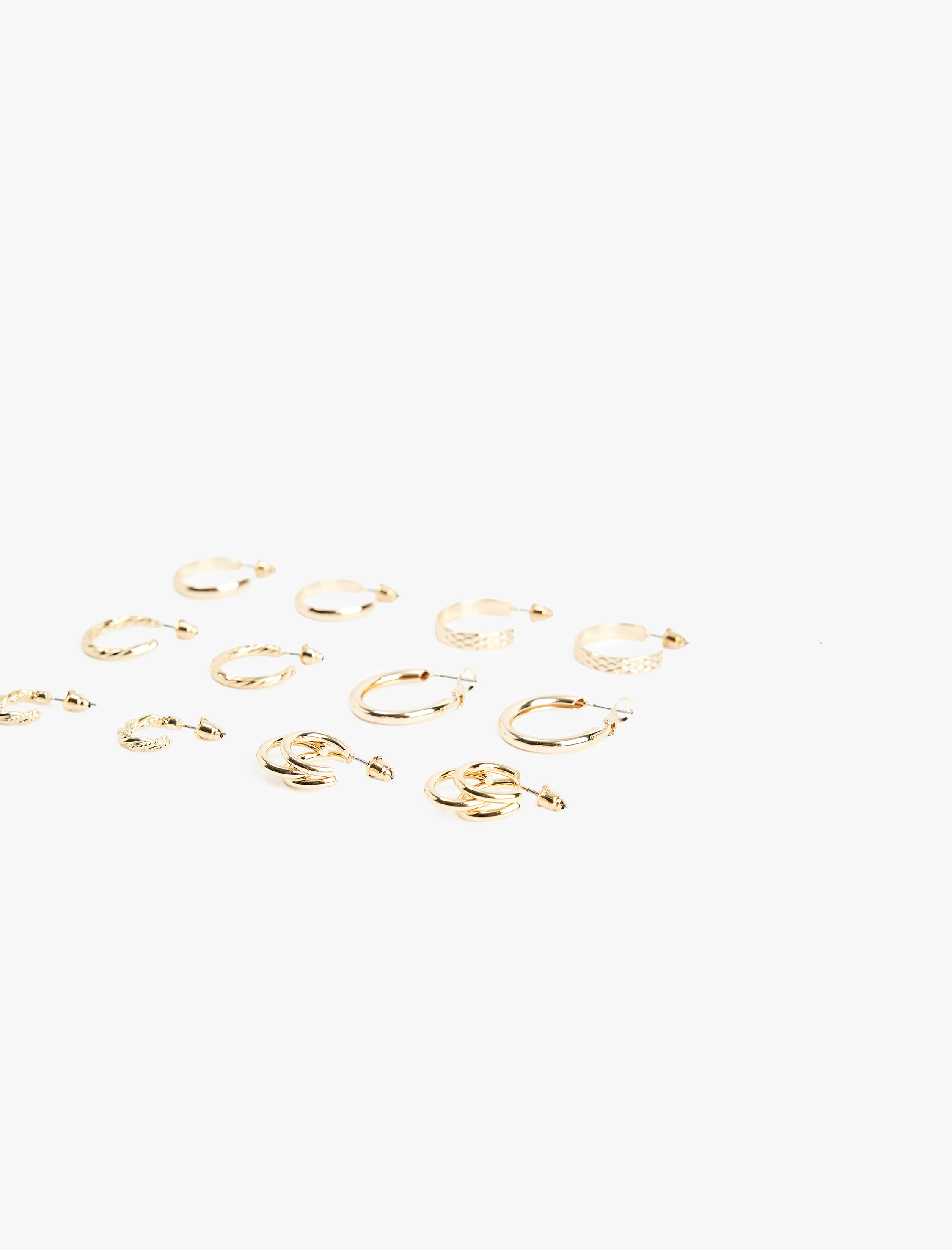  Kadın 6'lı Çelik Küpe Seti