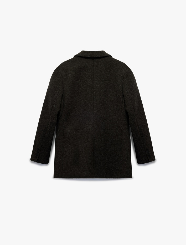  Viskon Karışımlı Geniş Yaka Cep Detaylı Düğmeli Uzun Kollu Ceket