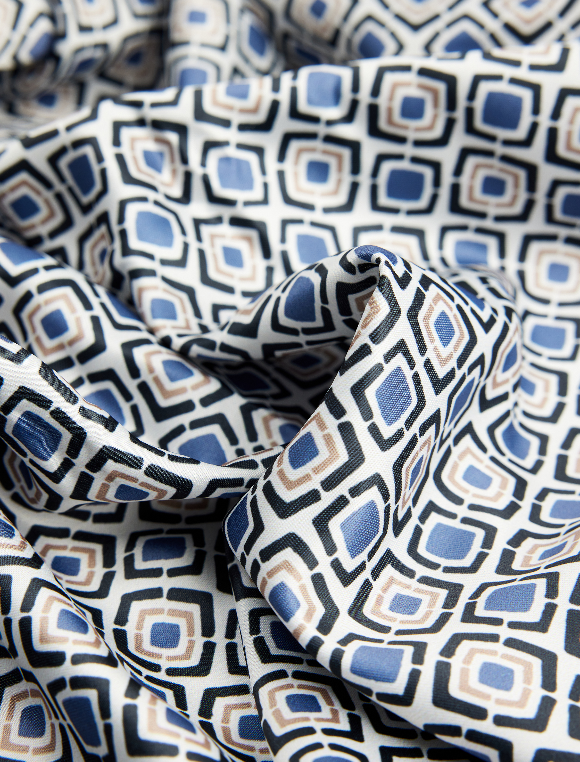  Kadın Geometrik Desenli Kare Saten Şal