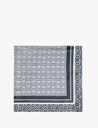 Geometrik Desenli Kare Saten Şal