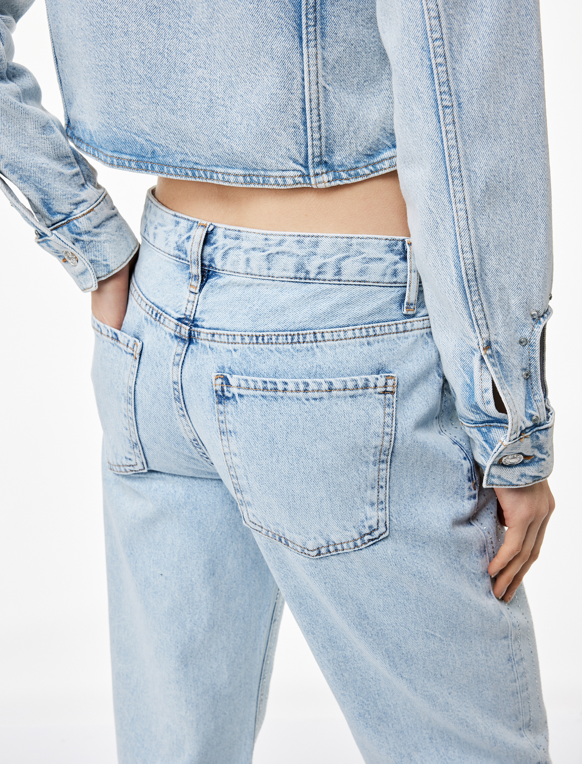   Cepli Düğmeli Normal Bel Pamuklu Taş Detaylı Düz Paça Jean Pantolon - Straight Jeans