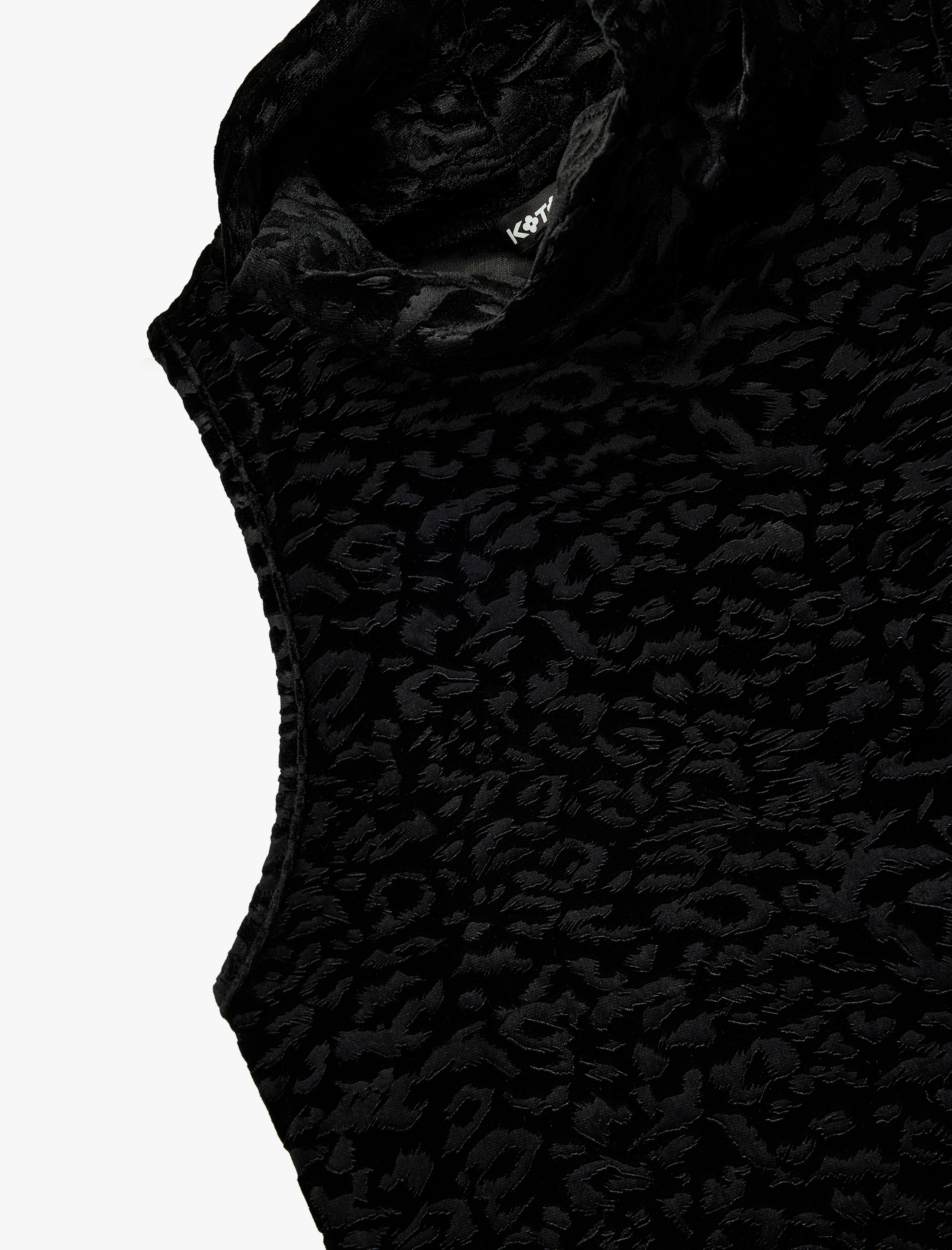   Slim Fit Kolsuz Balıkçı Yaka Leopar Dokulu Crop Kadife Bluz