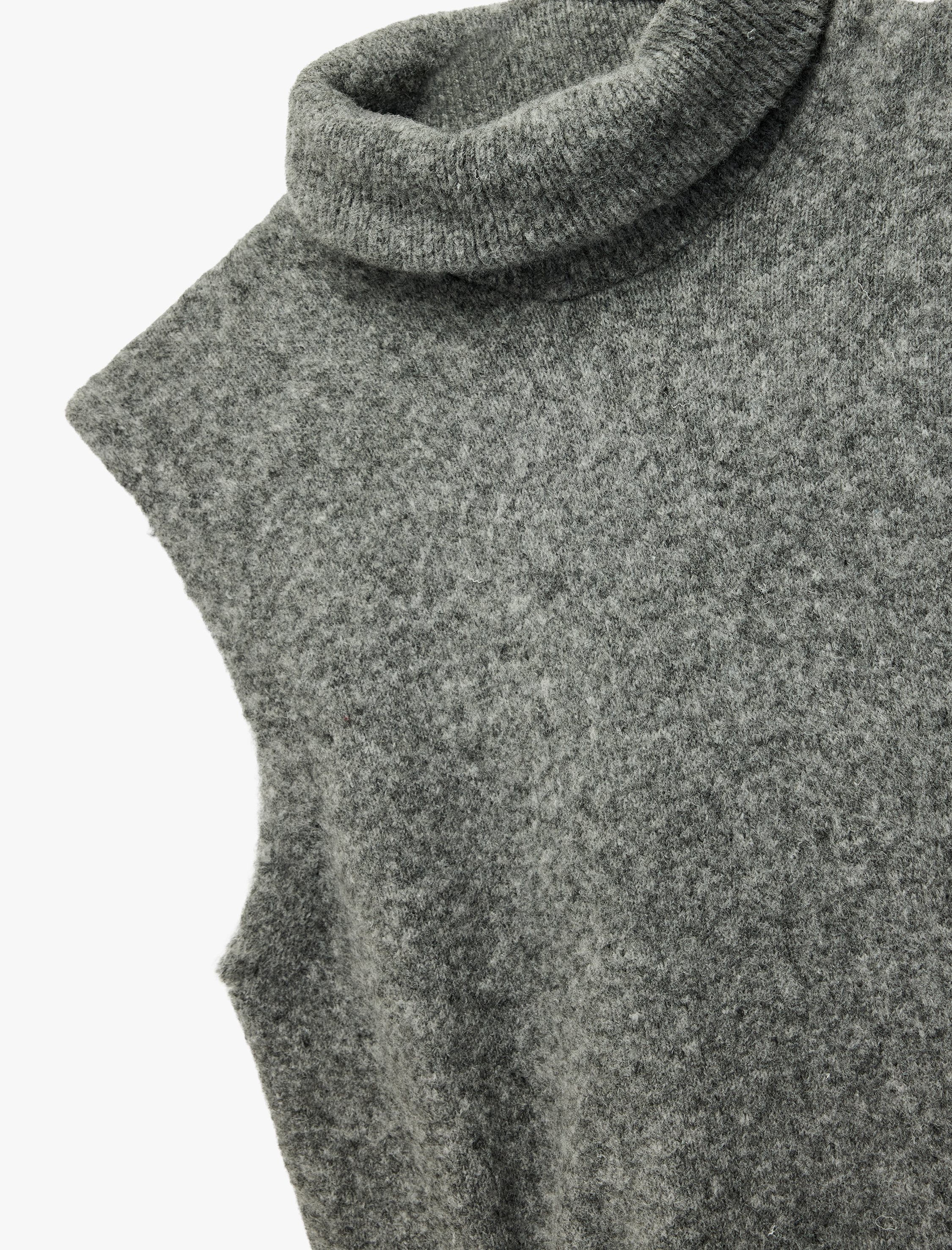   Koton X Sibil Çetinkaya - Aksesuar Detaylı Balıkçı Yaka Oversize Süveter