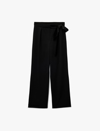 Bağlamalı Saten Fiyonk Detaylı Geniş Paça Kumaş Pantolon