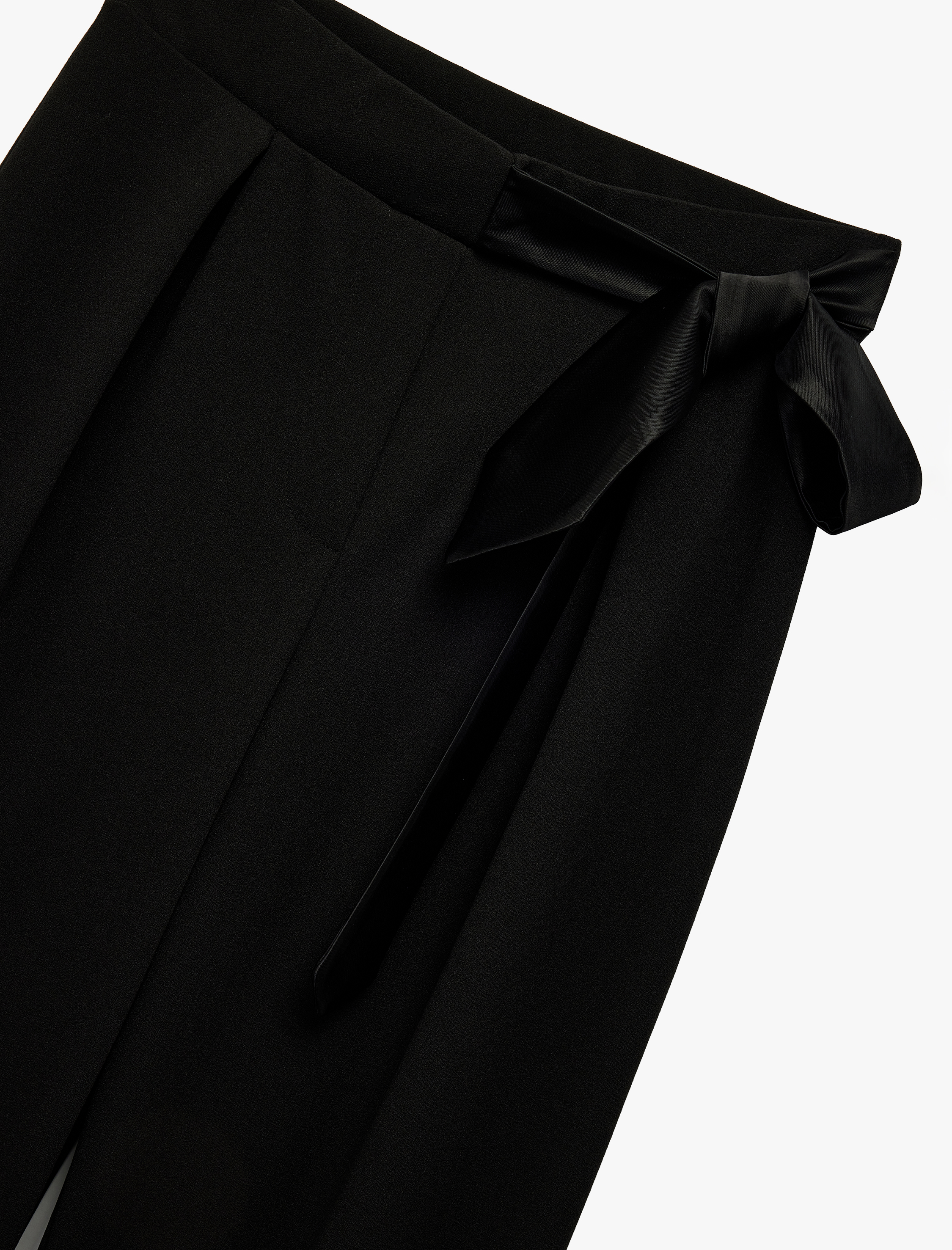   Bağlamalı Saten Fiyonk Detaylı Geniş Paça Kumaş Pantolon
