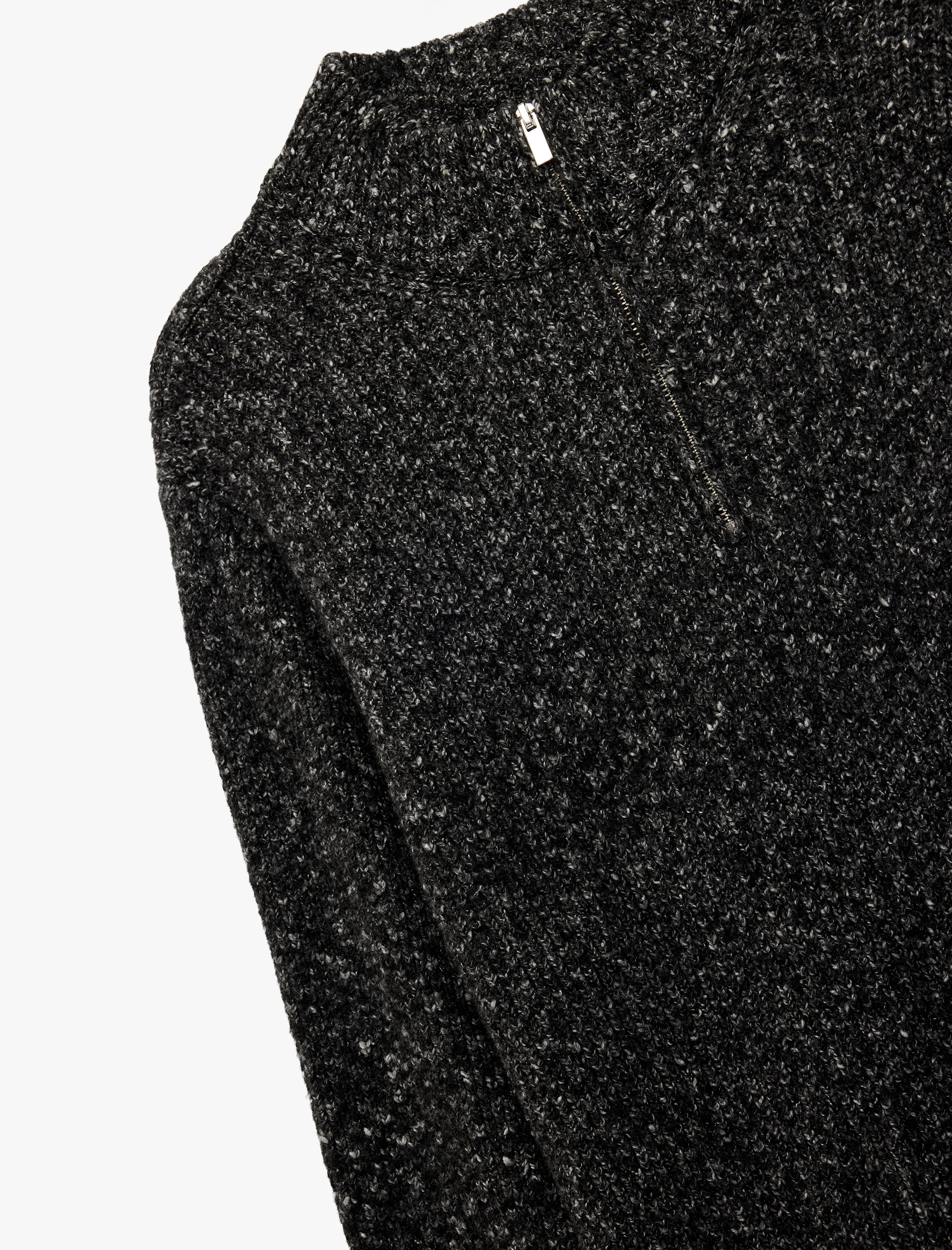   Uzun Kollu Desenli Yarım Fermuarlı Triko Kazak