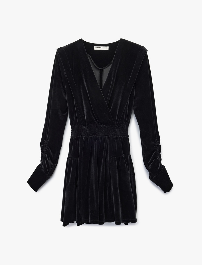  Kruvaze Yaka Uzun Kollu Büzgü Detaylı Kadife Mini Abiye Elbise