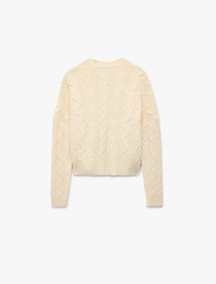  Koton X Sibil Çetinkaya - Uzun Kollu Düğmeli V Yaka Saç Örgü Crop Oversize Hırka