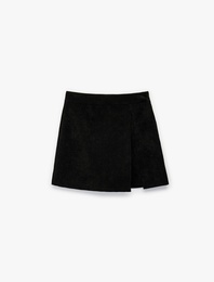 Yırtmaç Detaylı Standart Bel Mini Şort Etek