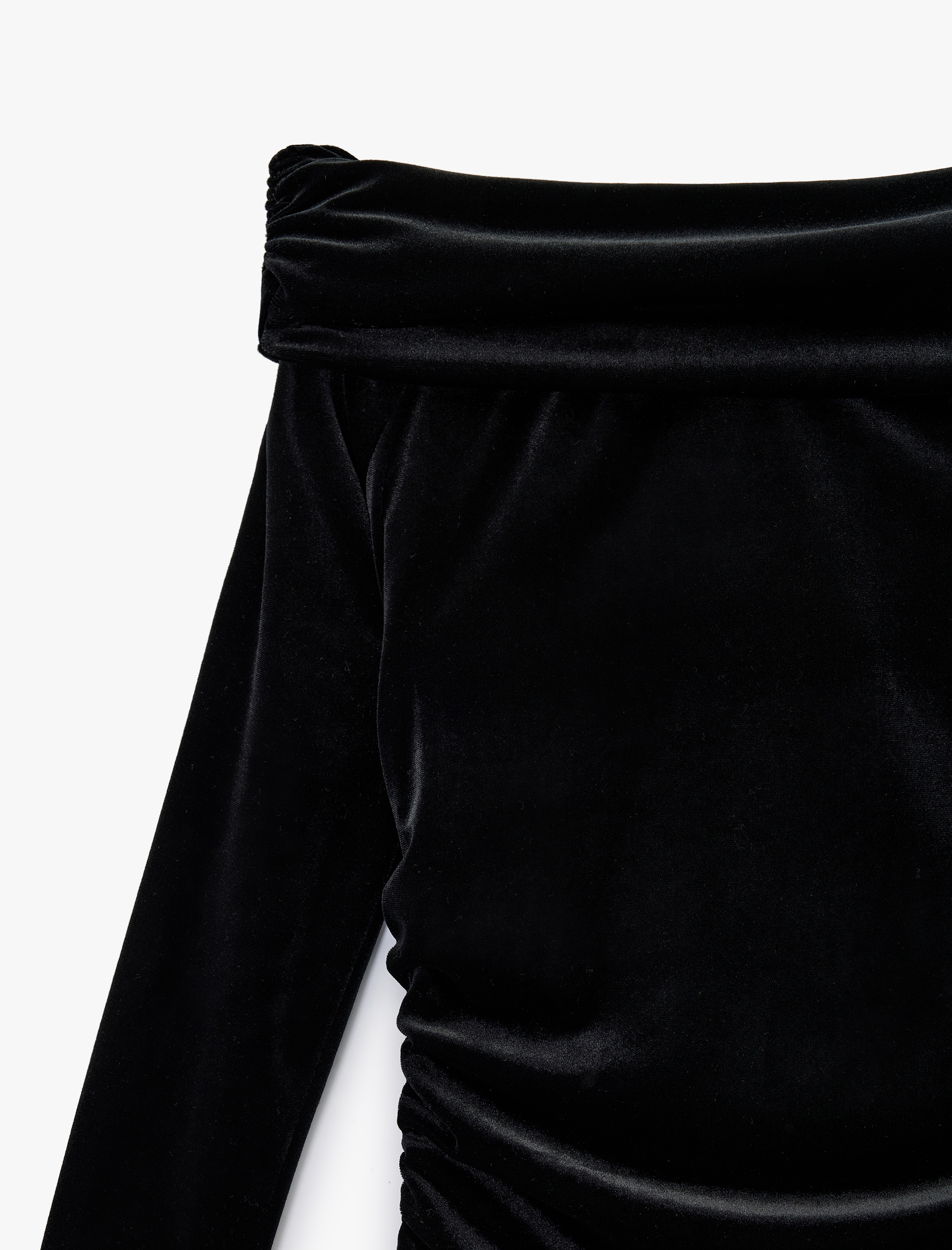   Slim Fit Uzun Kollu Omzu Açık Madonna Yaka Mini Kadife Elbise